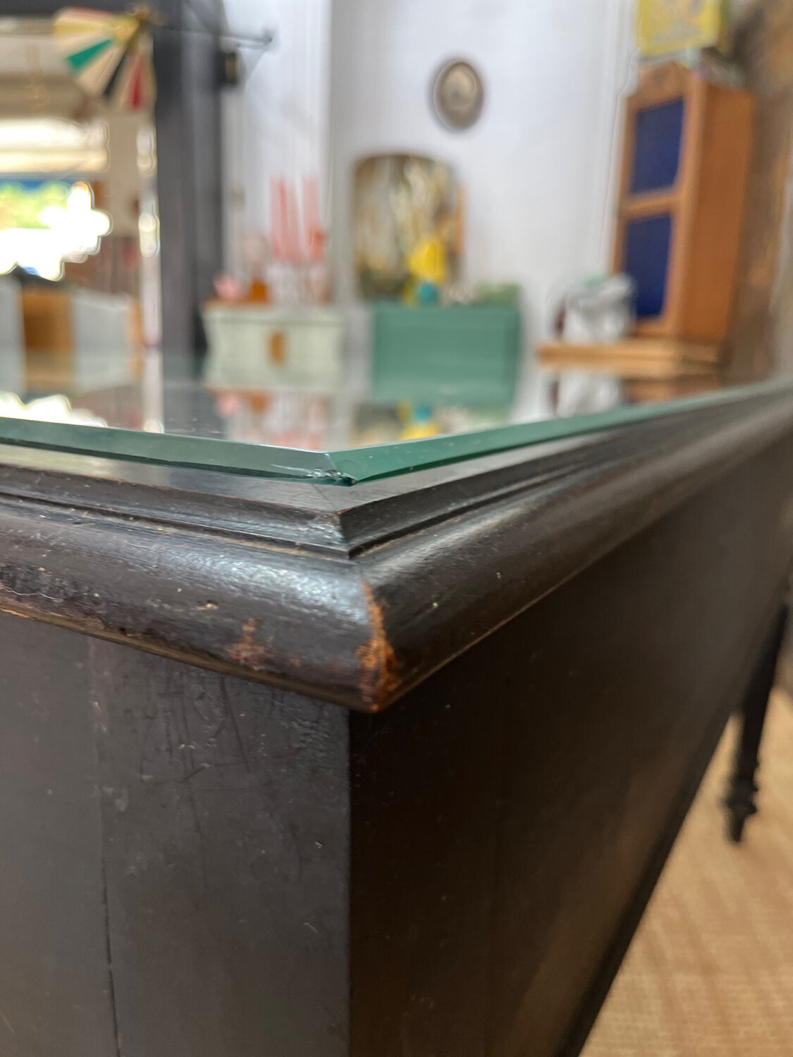 Bureau XIXeme laqué noir et sous main verre biseauté