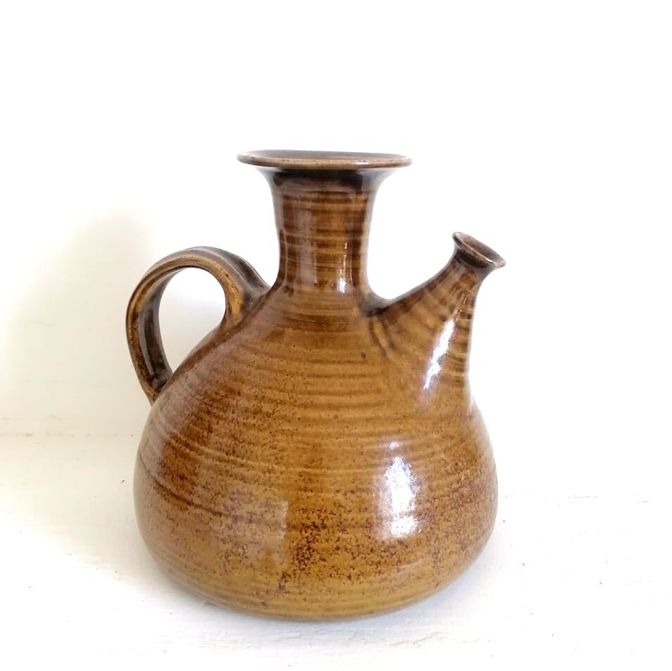 Vintage stoneware chevrette
