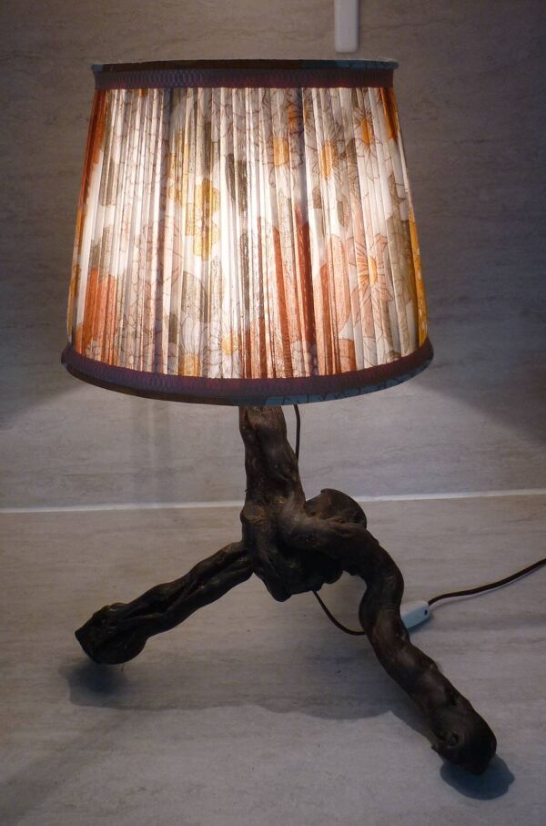 Lampe brutaliste en cep de vigne et abat jour corde ou tissu vintage