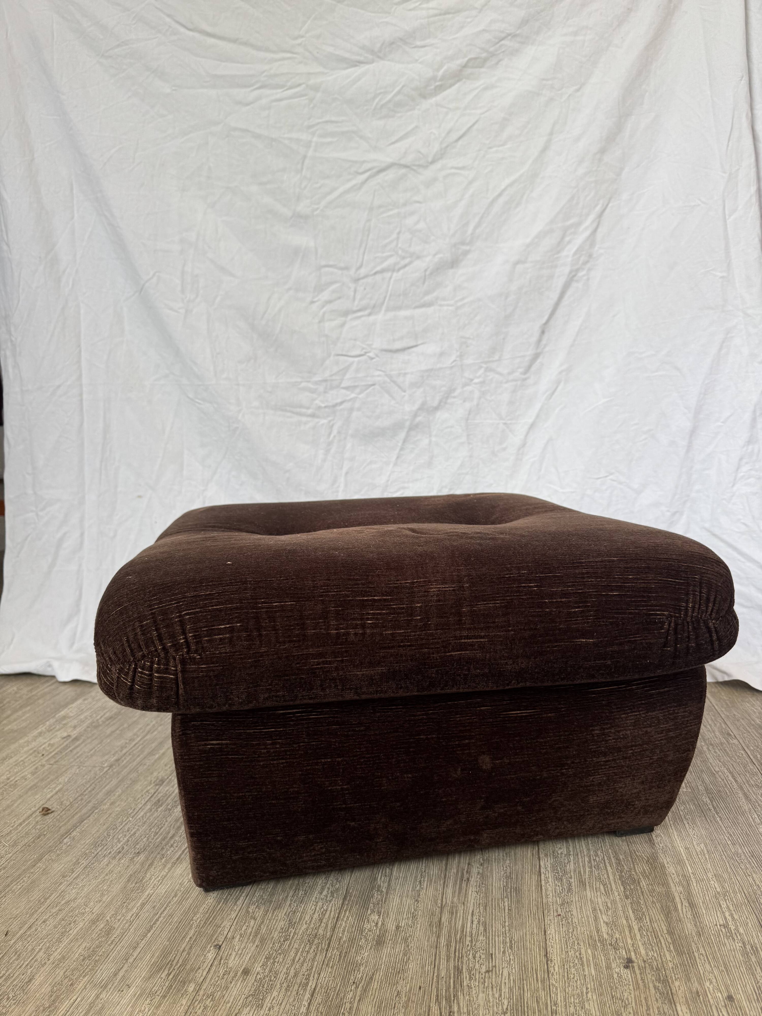 70s velvet pouf