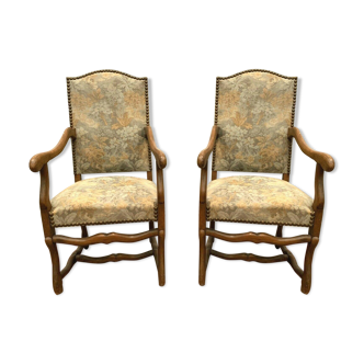Pair of renaissance style armchairs in tinted beech XX century