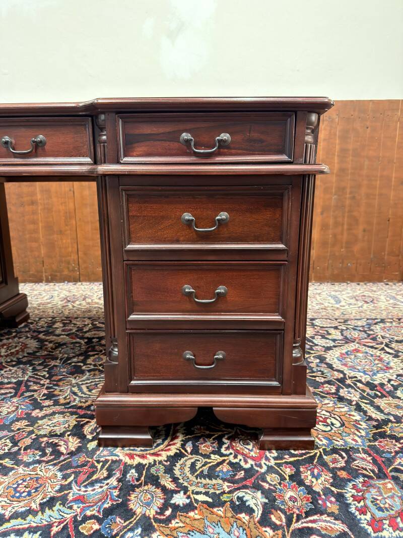 Bureau Chesterfield classique anglais