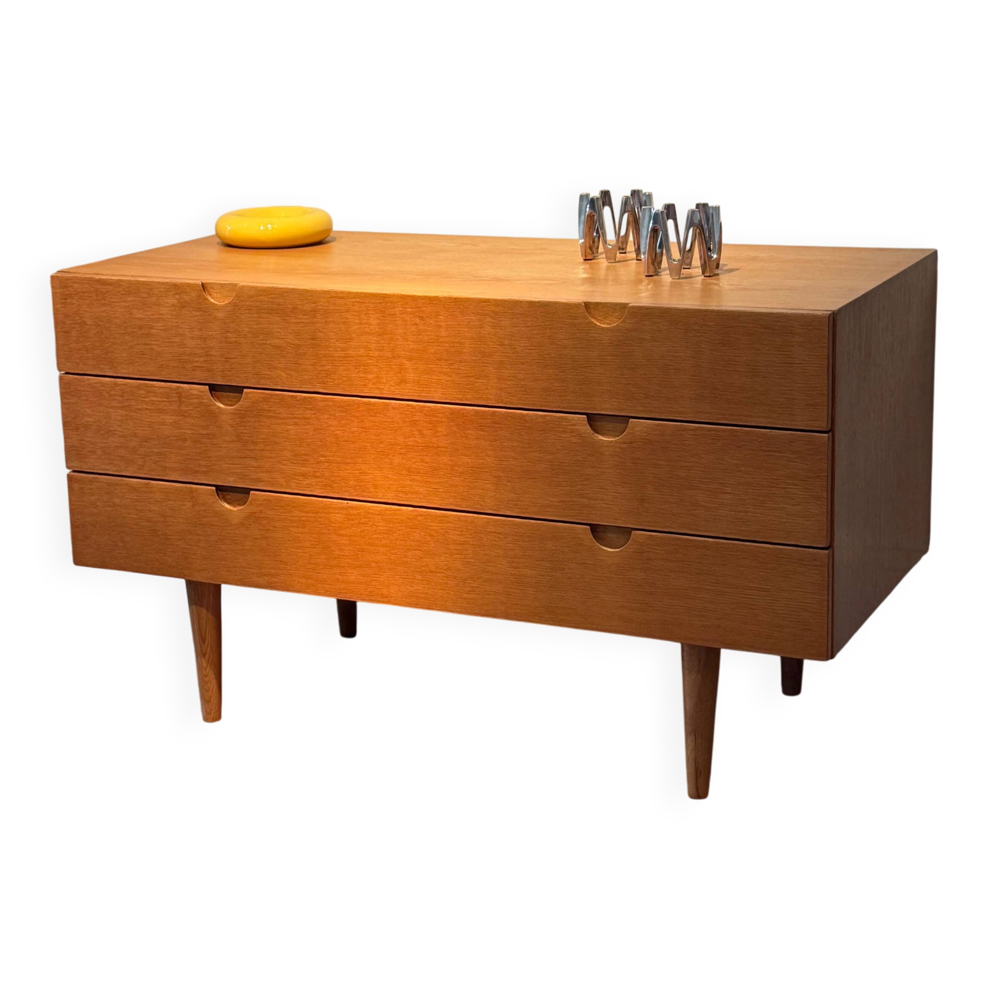Commode scandinave vintage en chêne doré "Ebba"