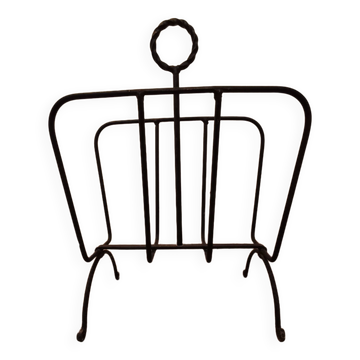 Porte revue en fer forgé