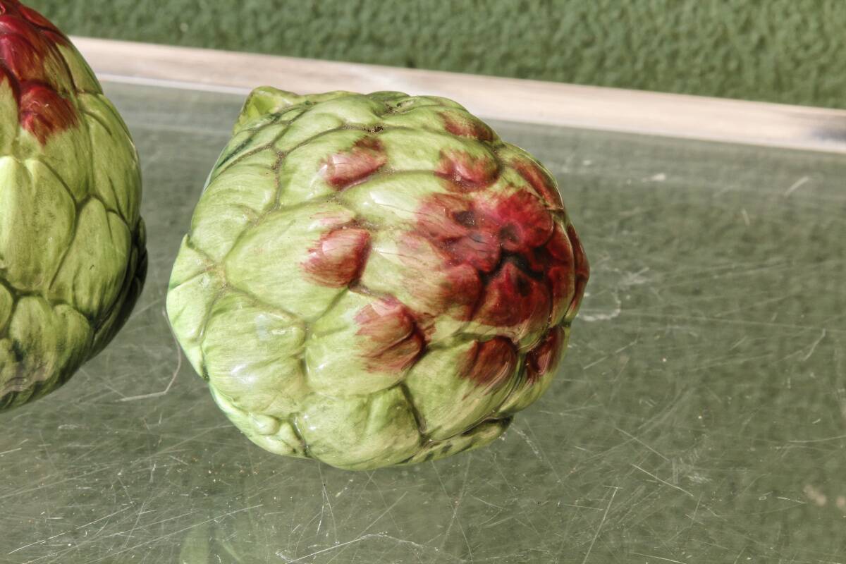 Pair of salt and pepper shakers in earthenware, artichokes