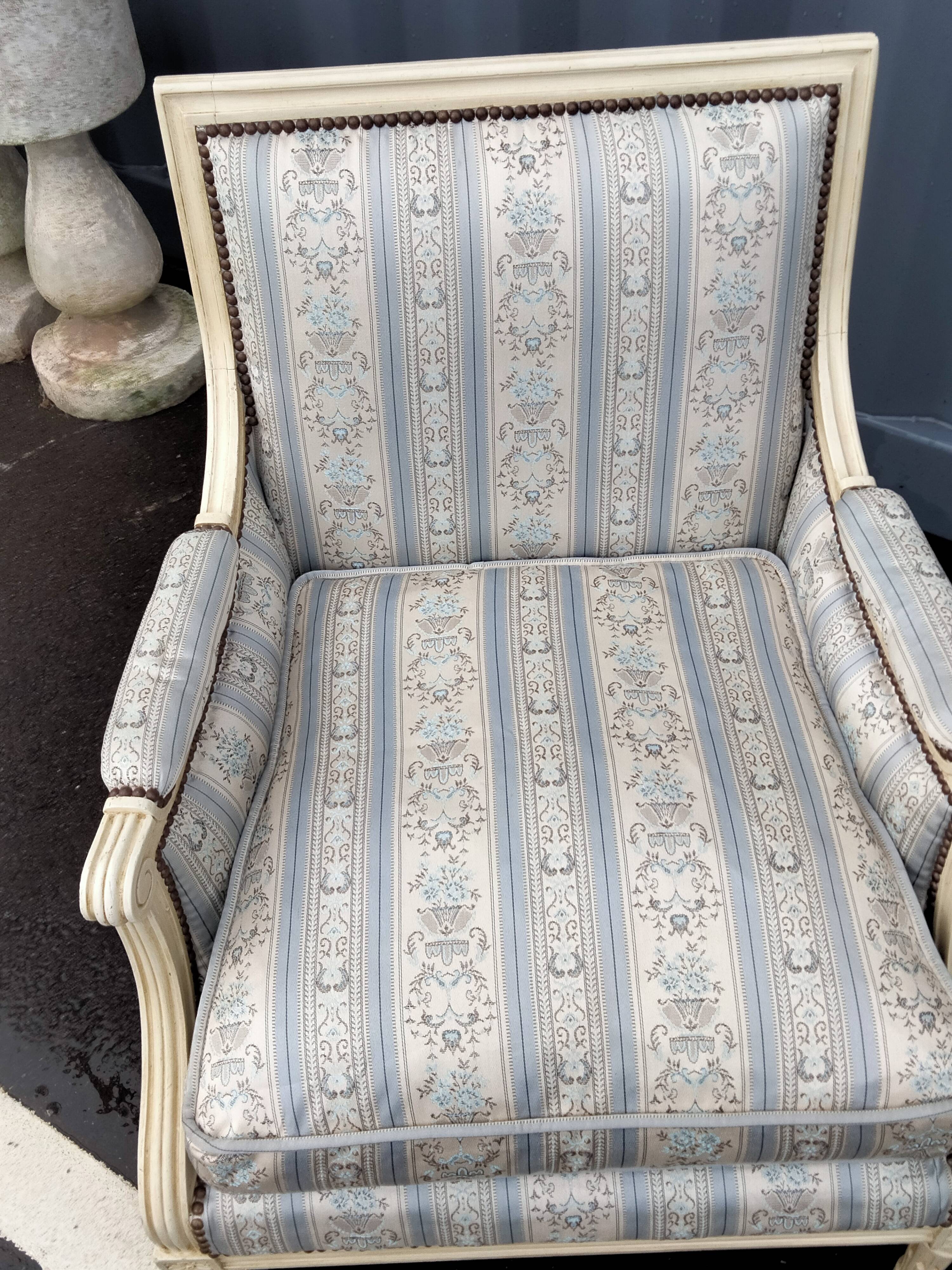 Paire de bergères fauteuils ancien style louis xvi vintage