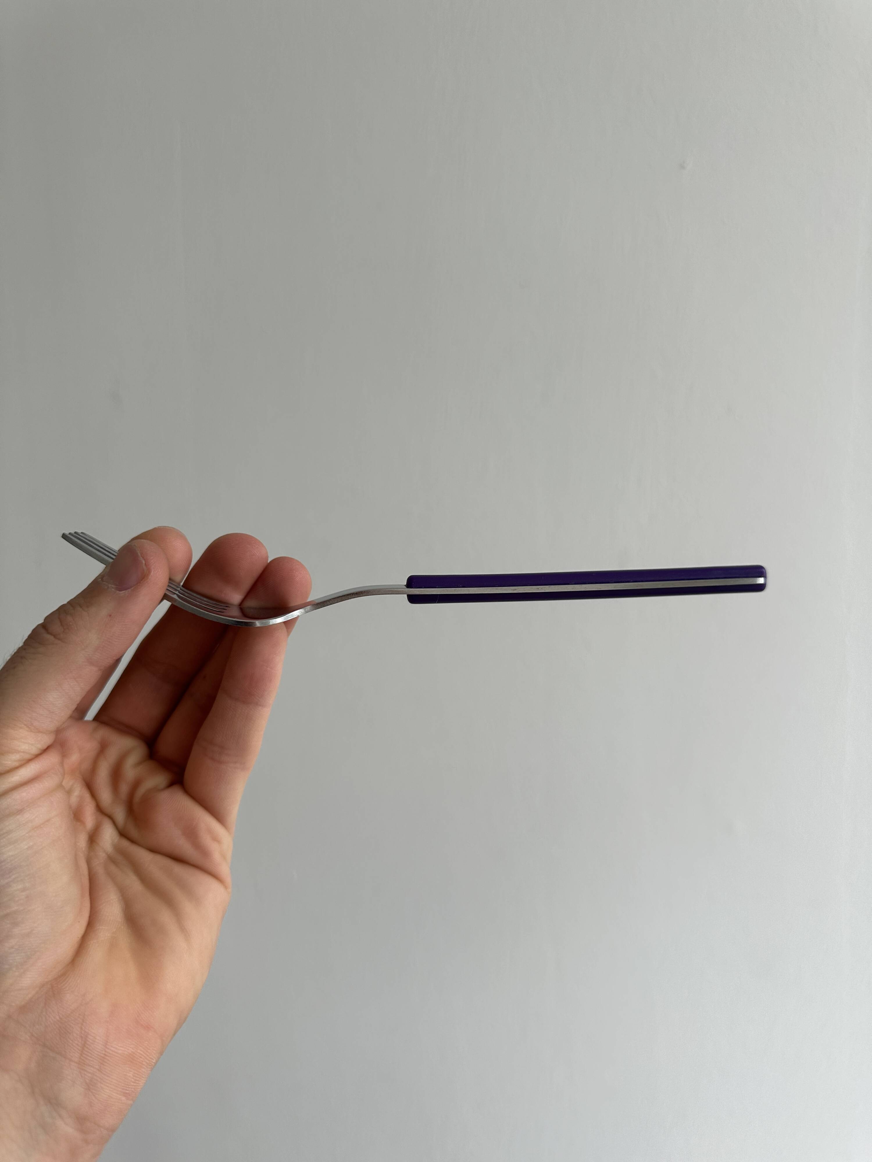 Set of 24 stainless steel and purple plastic cutlery