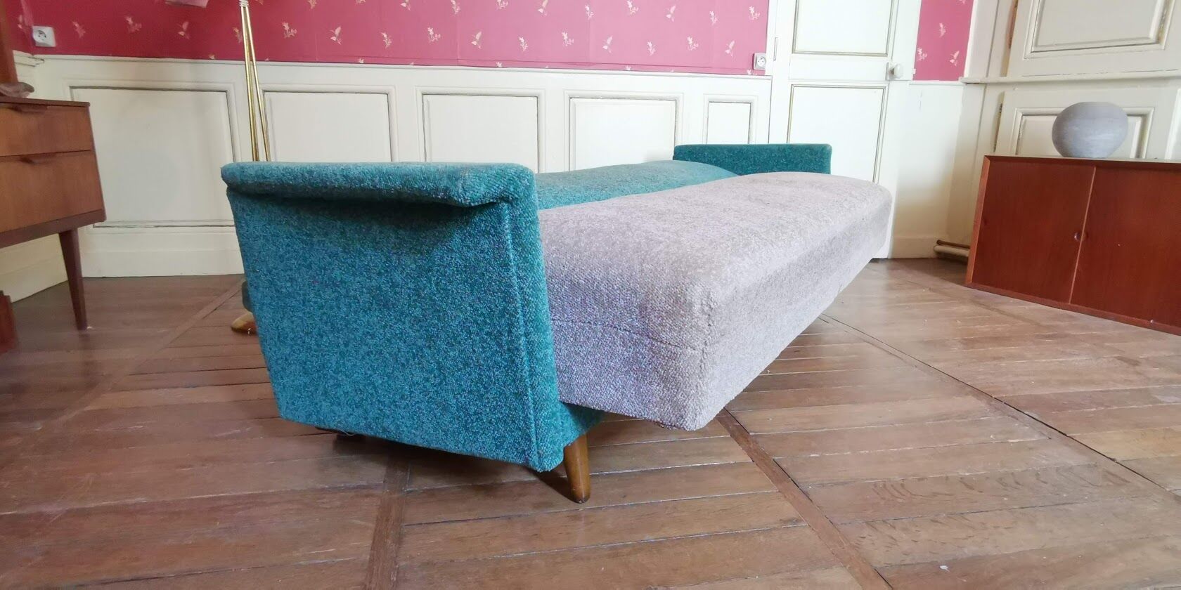 Daybed convertible sofa from the 50s and 60s teddy fabrics in two colors Turquoise and beige