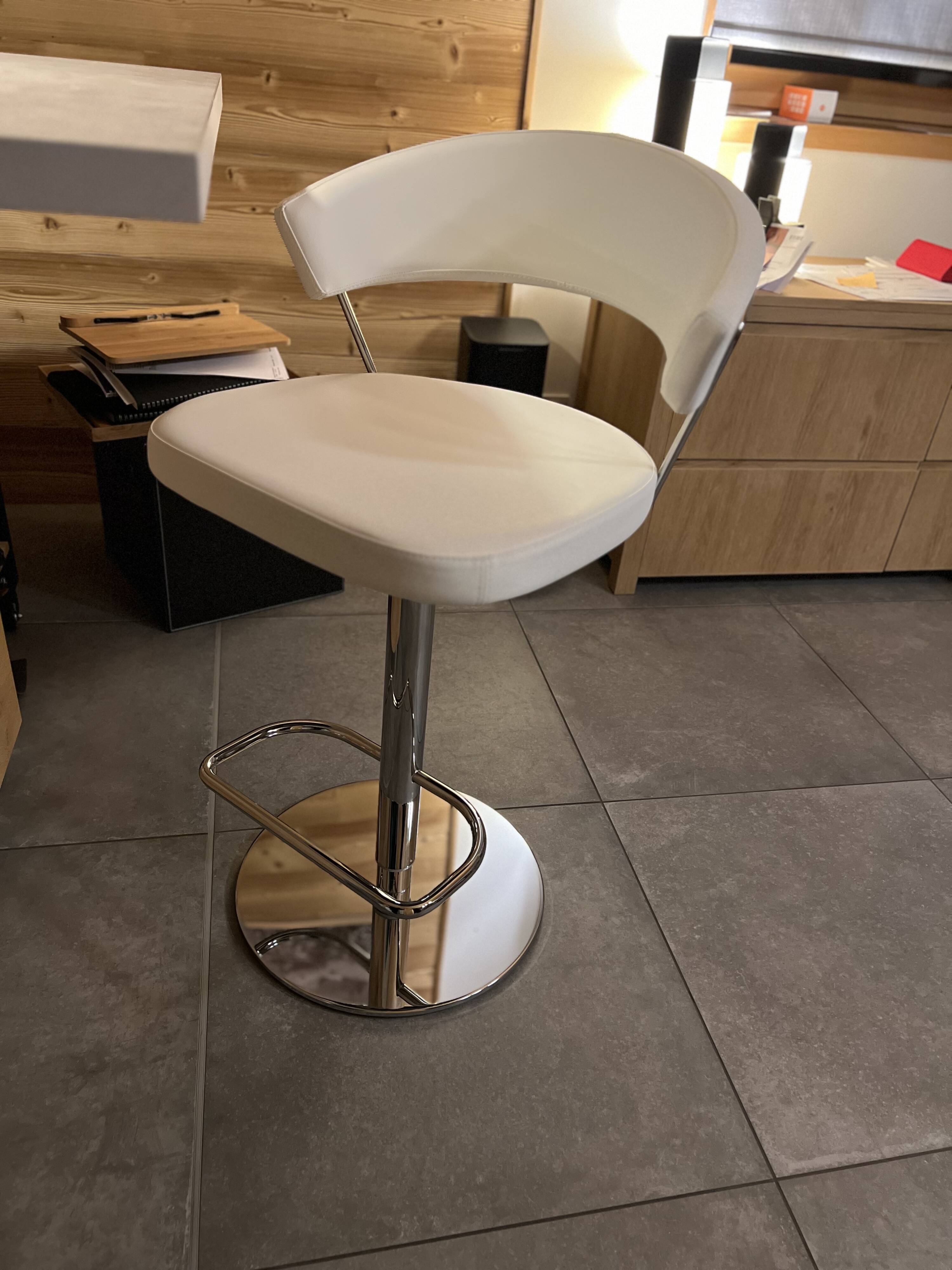 New York vinyl bar stool by Connubia by Calligaris
