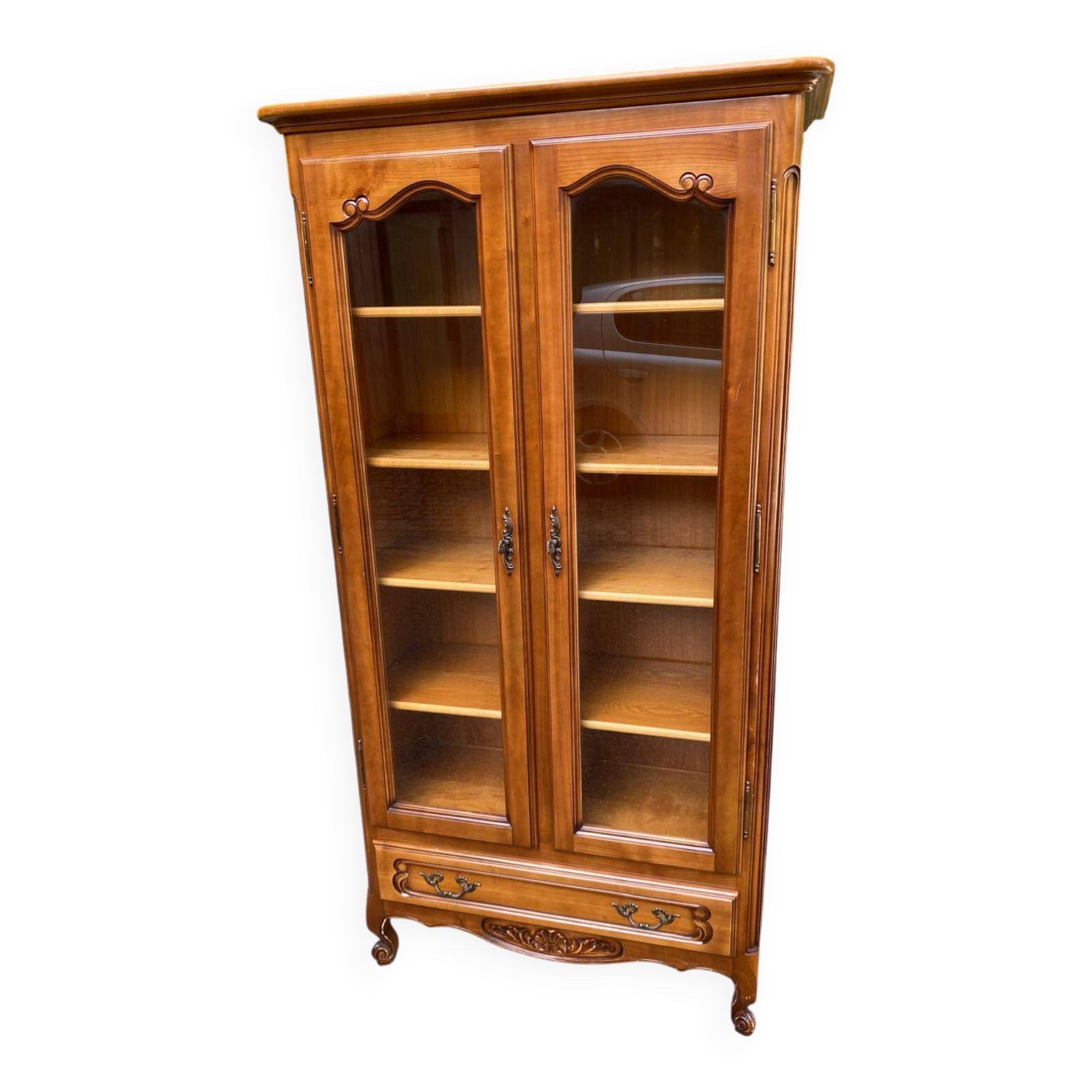 Louis XV display cabinet in solid wood from the 1970s.