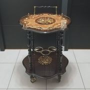 Desserte à roulettes en marqueterie