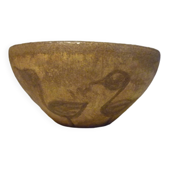 Chamotte clay bowl with bird decoration