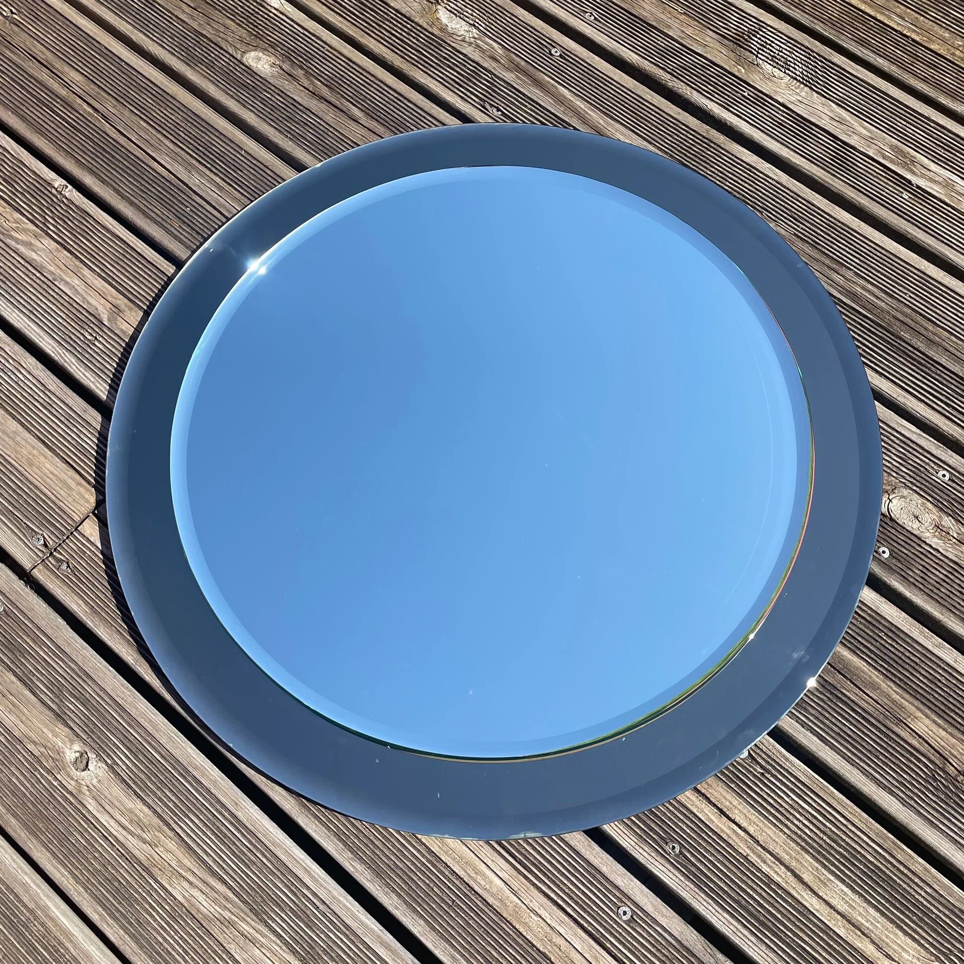 Two-tone round bathroom mirror
