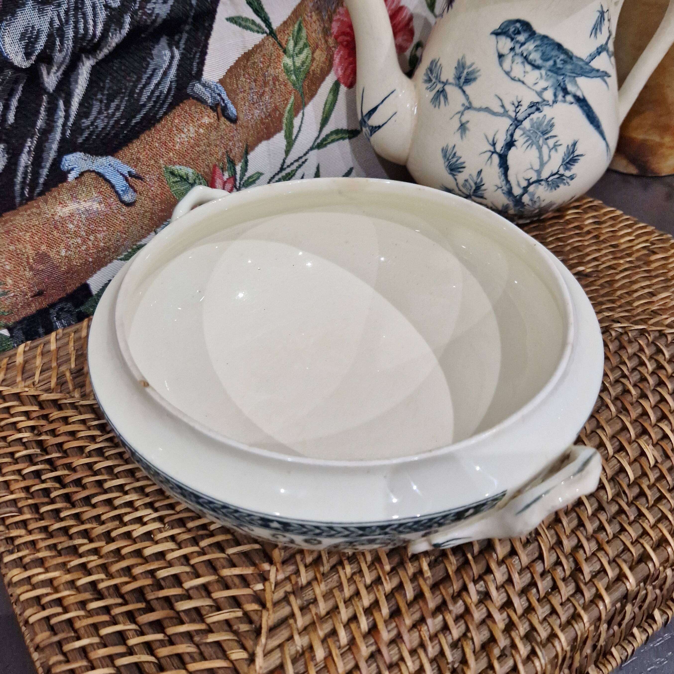 Petite soupière rare terre de fer ancienne salins rigal ameline motif cambaceres décor bleu abeilles