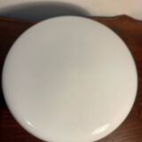 Round table lamp in opaline glass