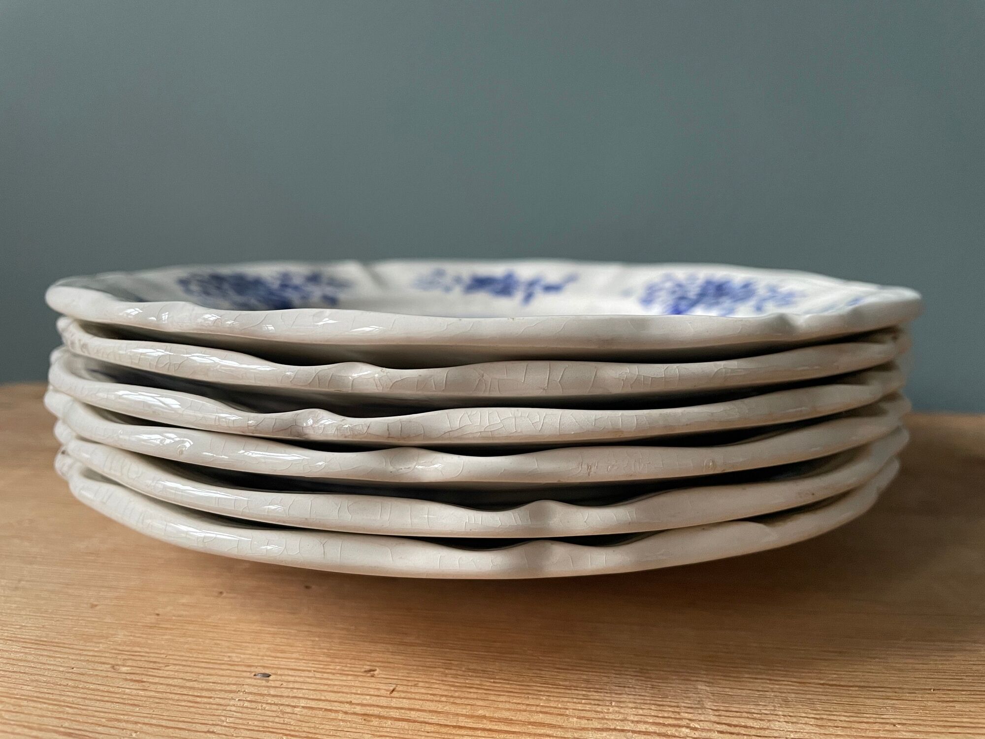 Set of 6 small plates in earthenware from Sarreguemines France, model "Romantic"