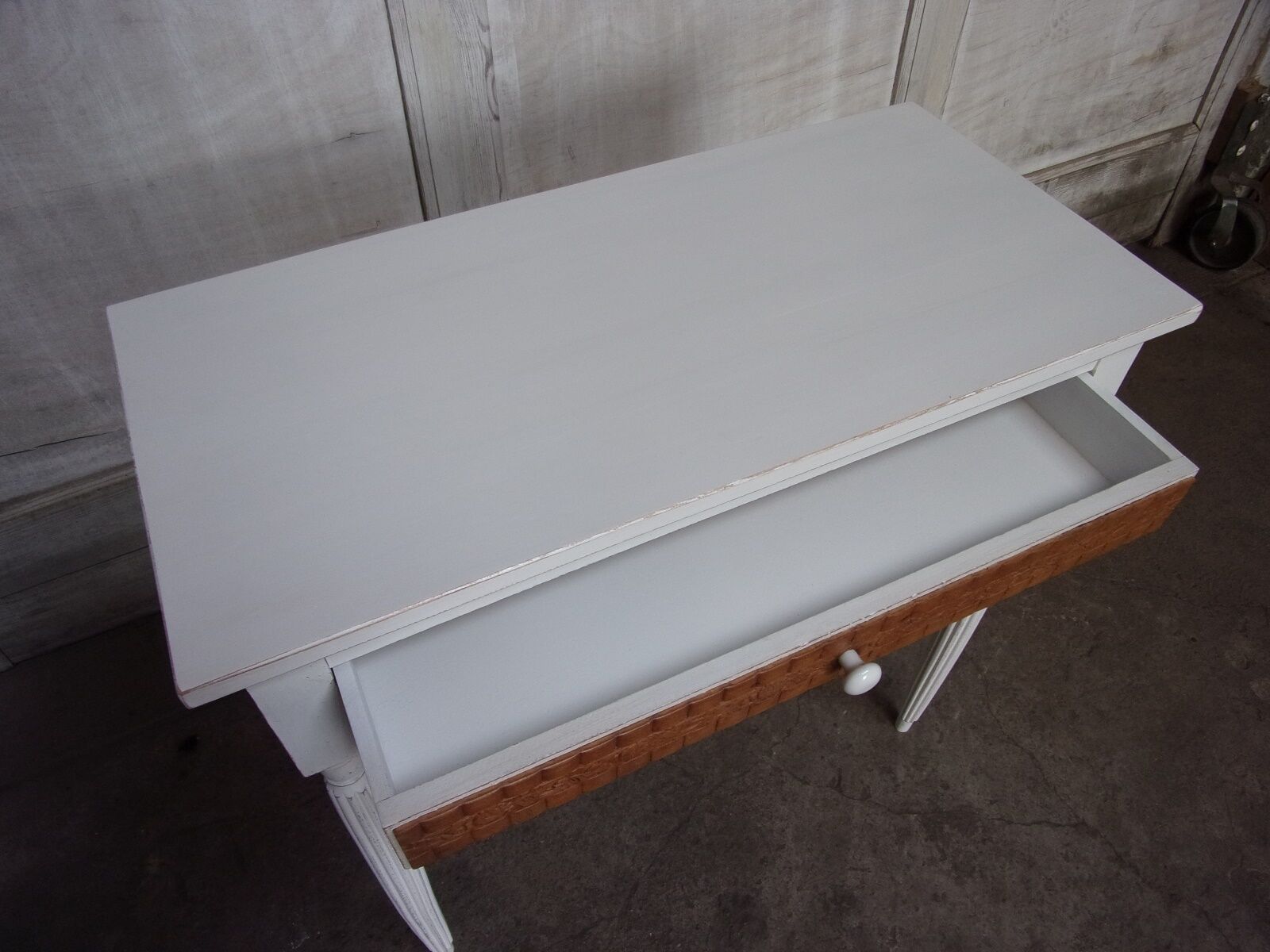 White white chic country style console
