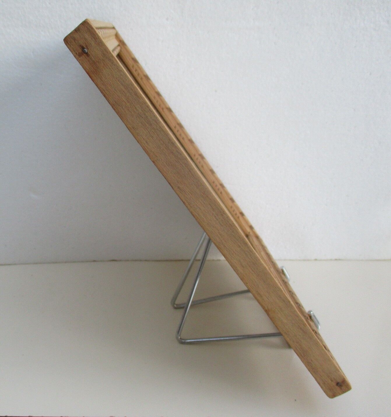 Cadre ancien bois clair, sculpté, vitré,pour sujet 204 x 234 mm