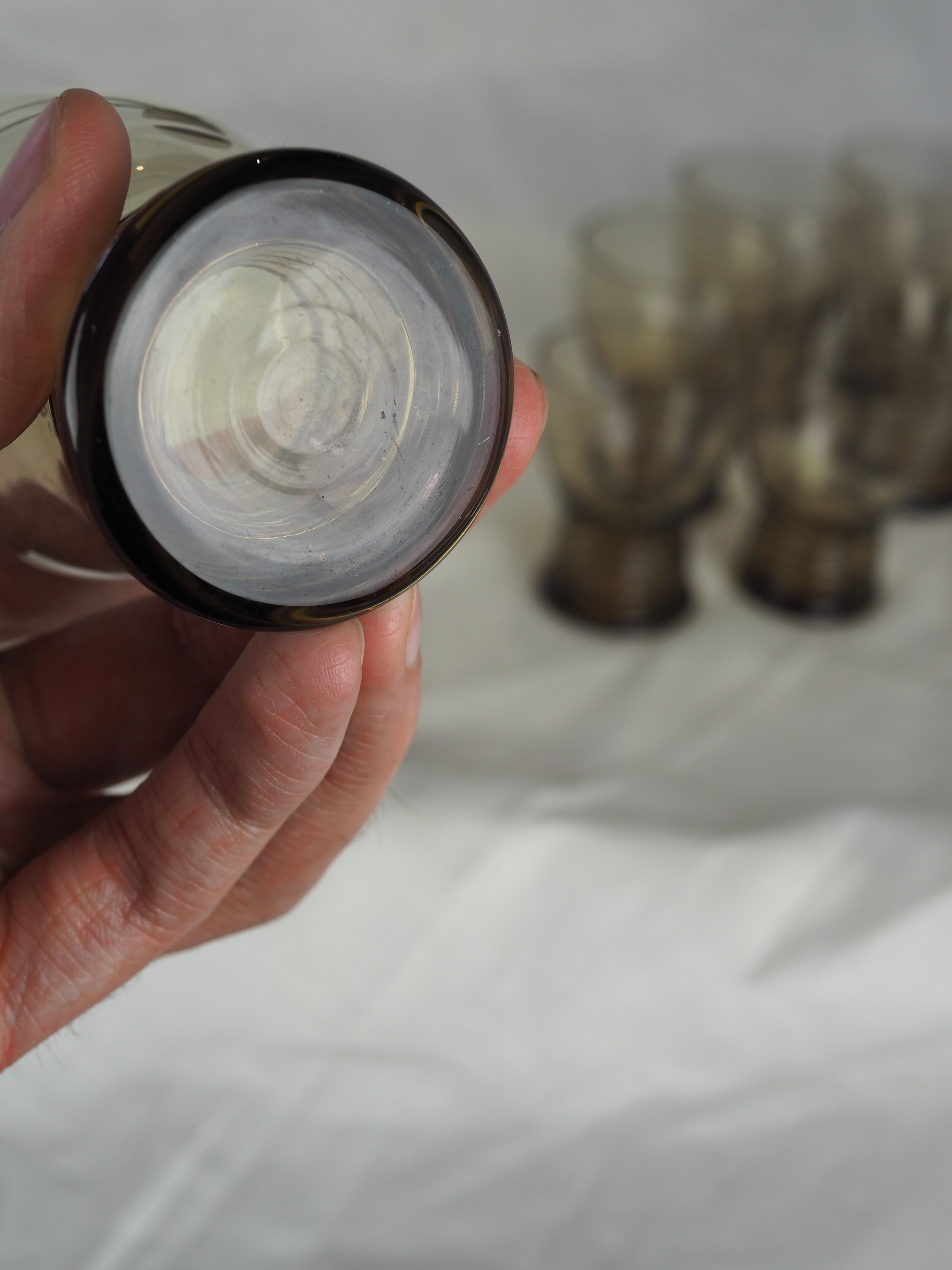 Set of 17 black smoked glasses on geometric engraving stand - 70s