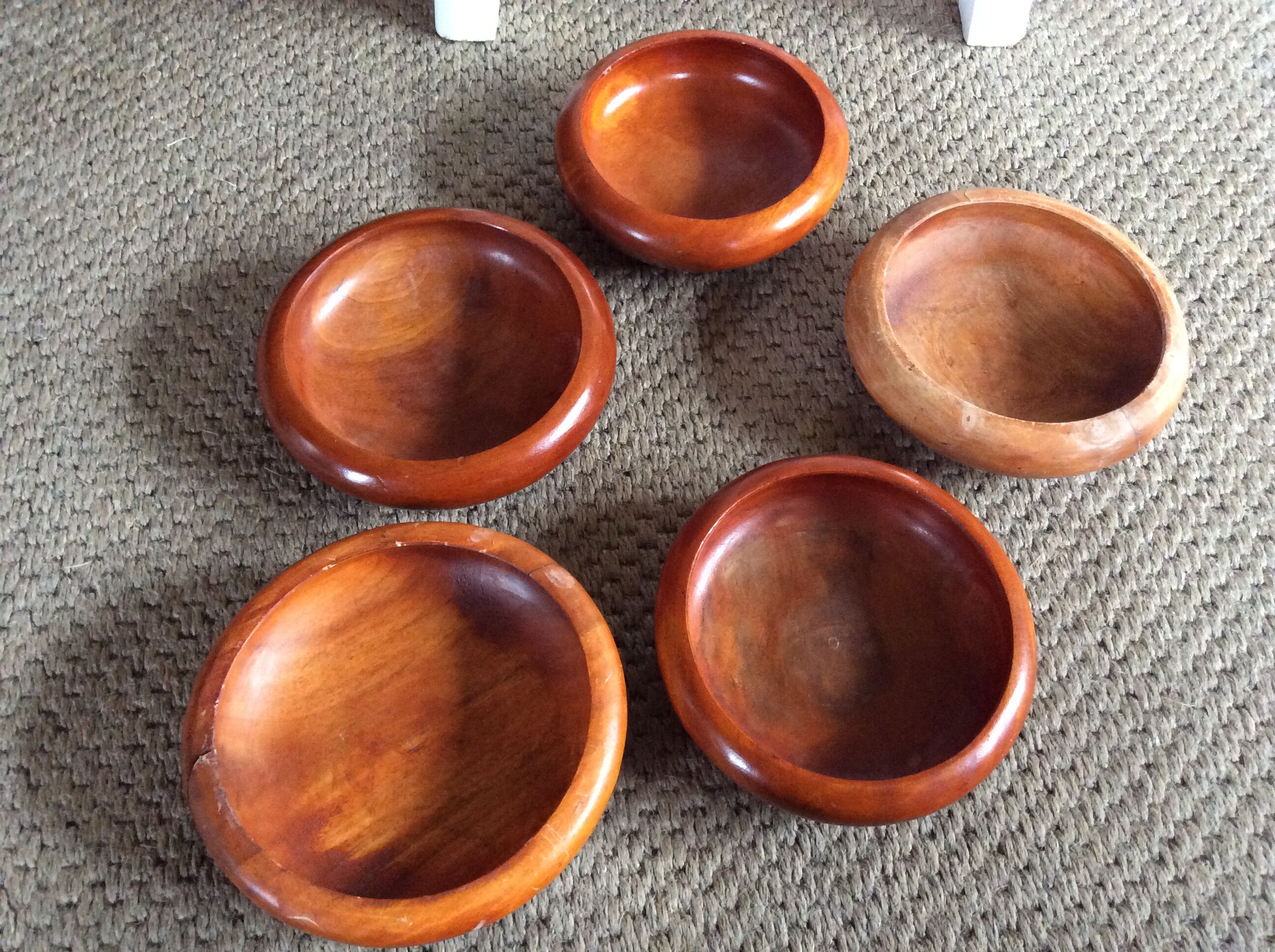 Série de 5 coupelles en bois