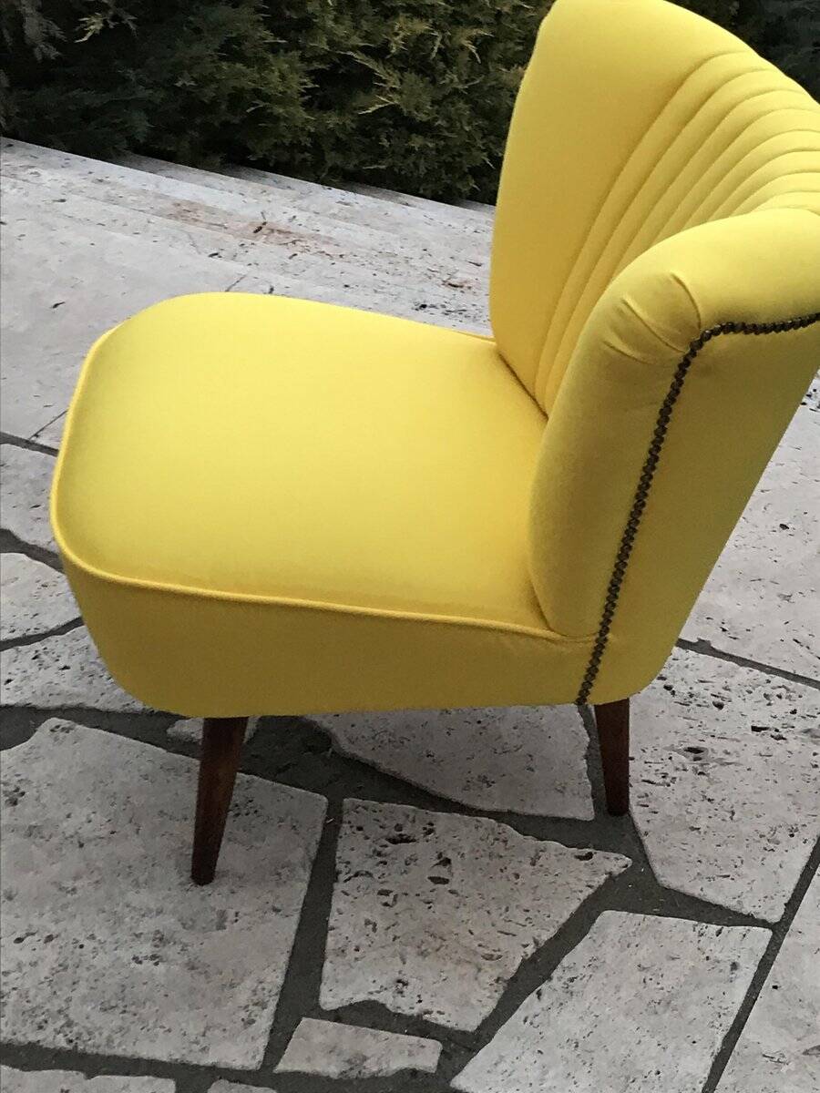 Yellow cocktail chair in solid beech, 1960s, with fluted backrest and tapered legs.