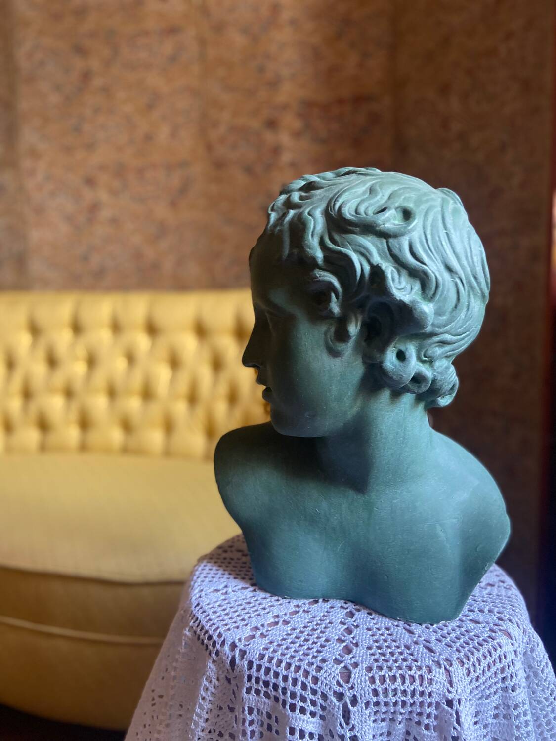 Small padded toad bench