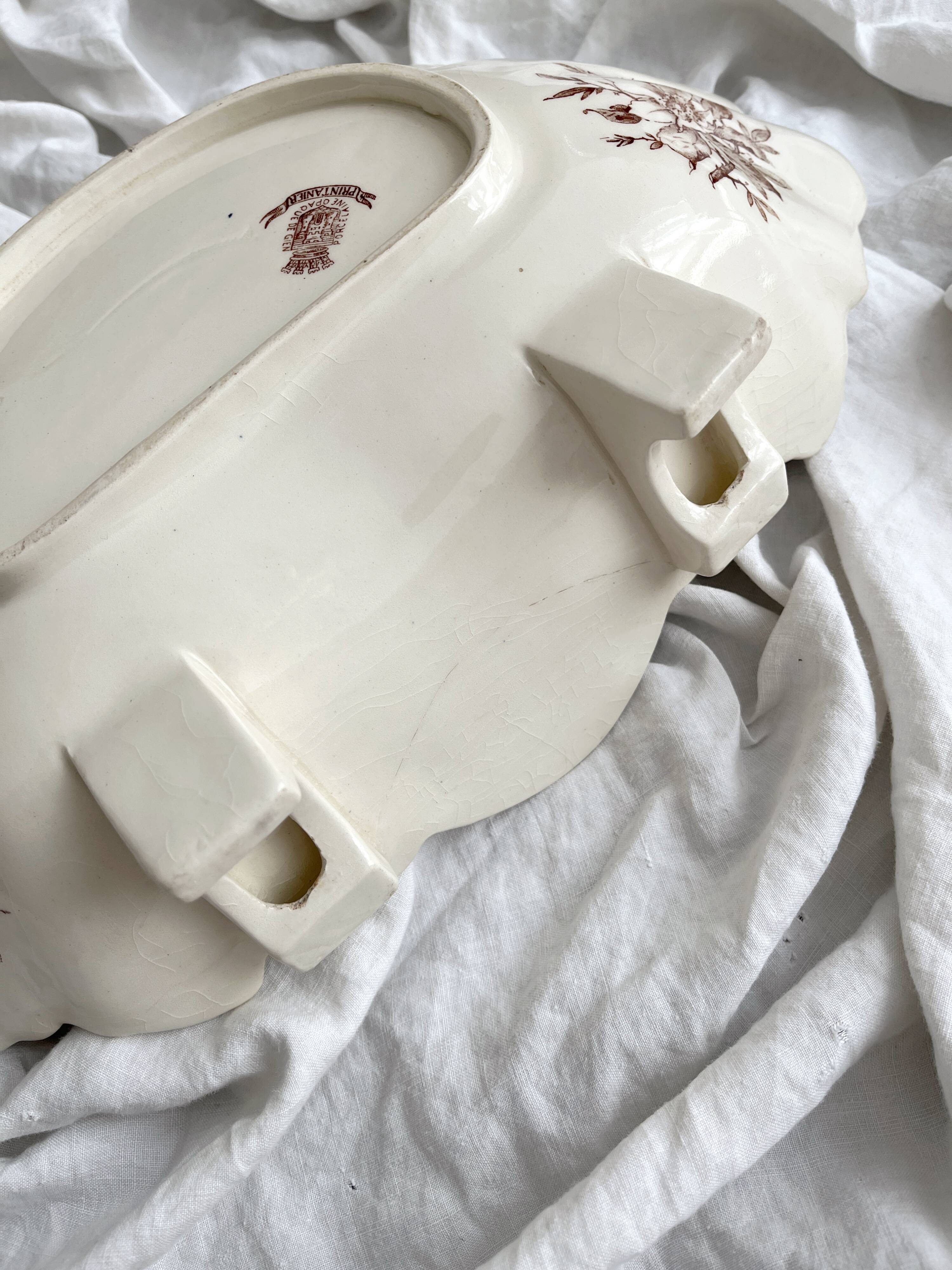 Antique wall fountain in ironstone, "Spring" Gien earthenware, late 19th century