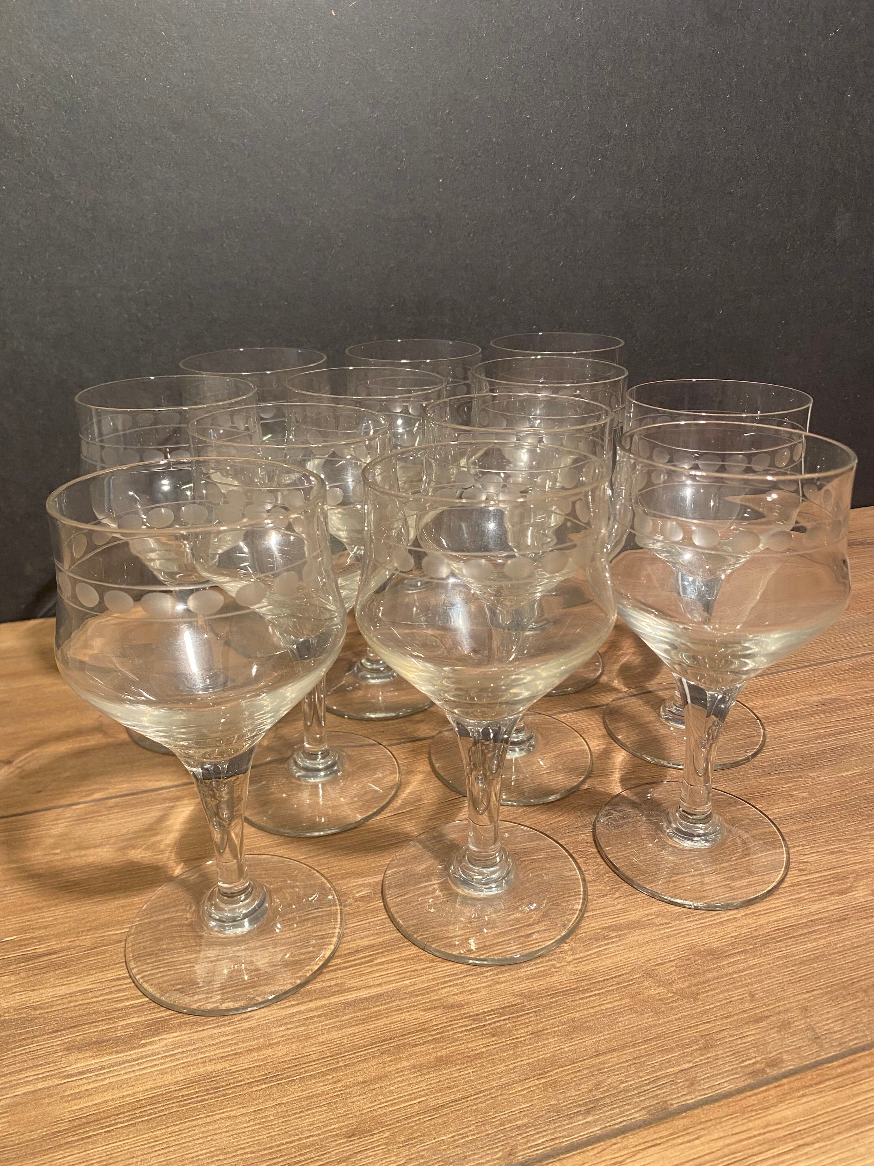 Suite of 12 glasses with feet in cut glass mid-twentieth century