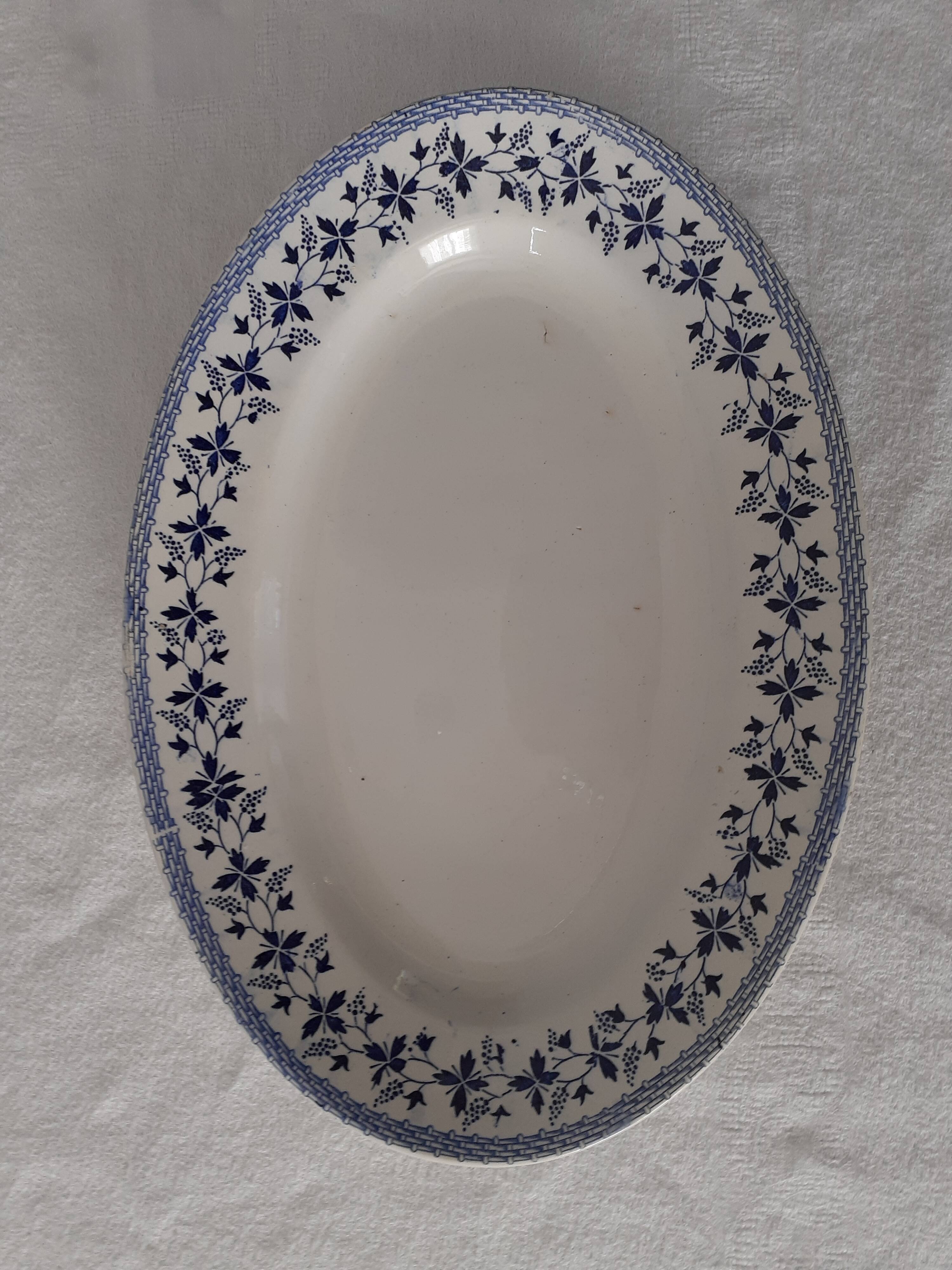 Oval dish moulin des loups and hamage blueberries blue flower
