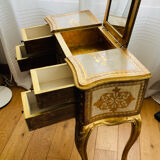 Venetian dresser from the 1960s/70s in carved wood with floral motifs.