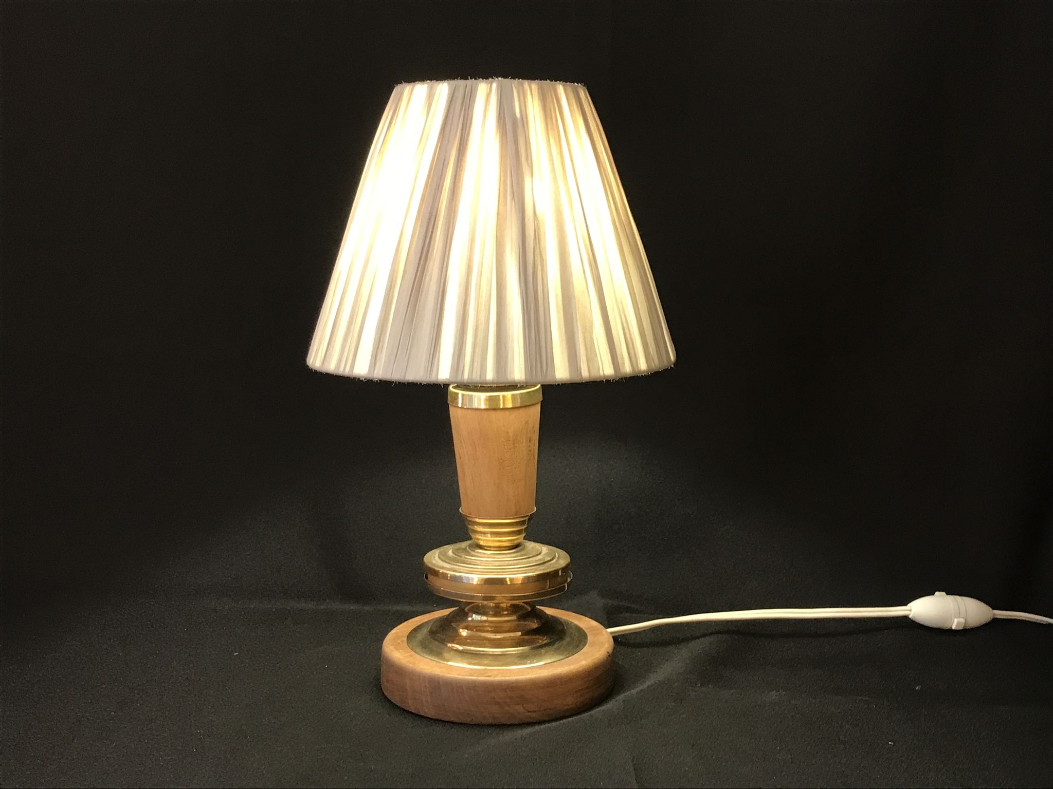 Vintage table lamp foot in wood and brass pleated lampshade 1960
