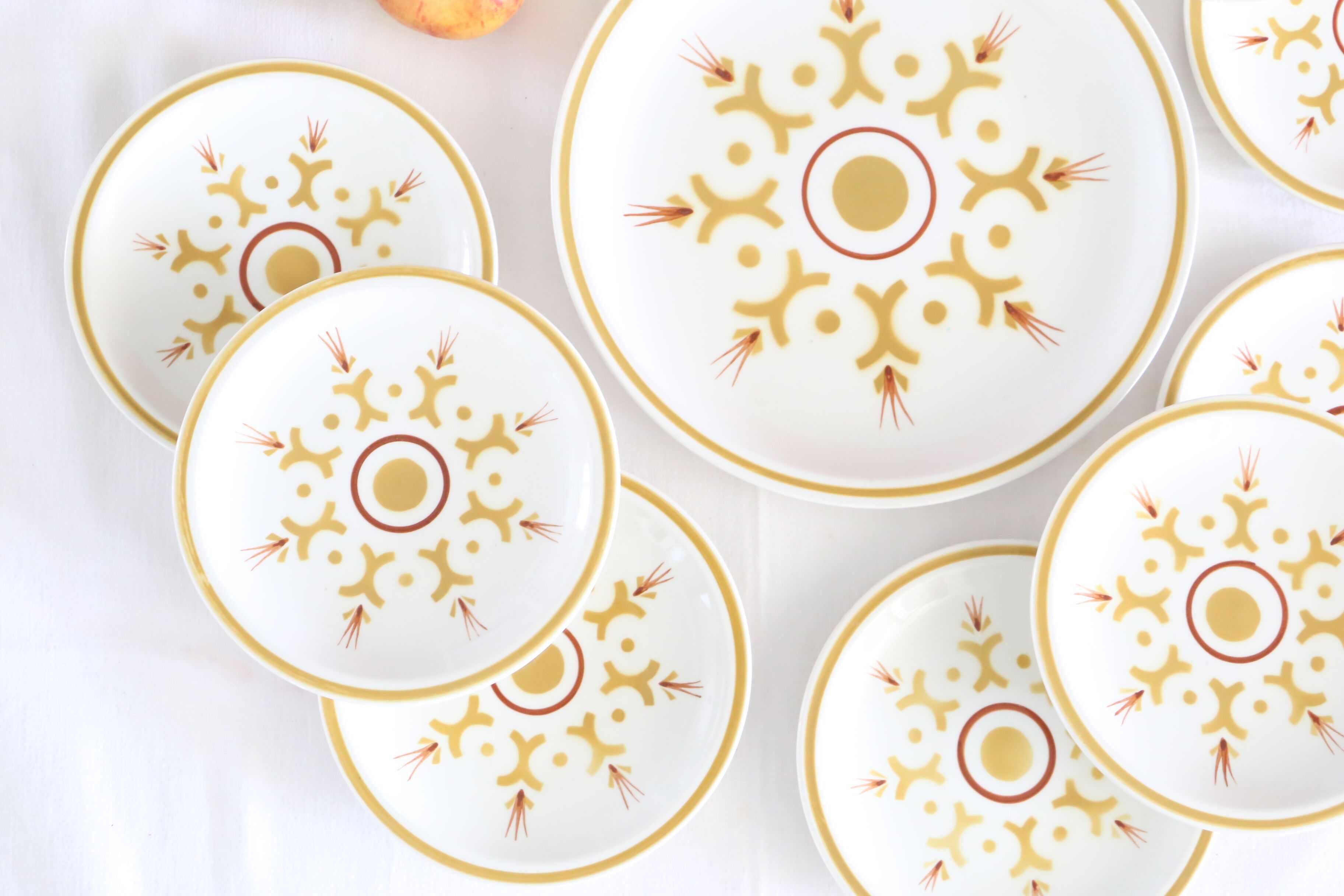 Longchamp dessert service, 10 plates and 1 dish, Vintage