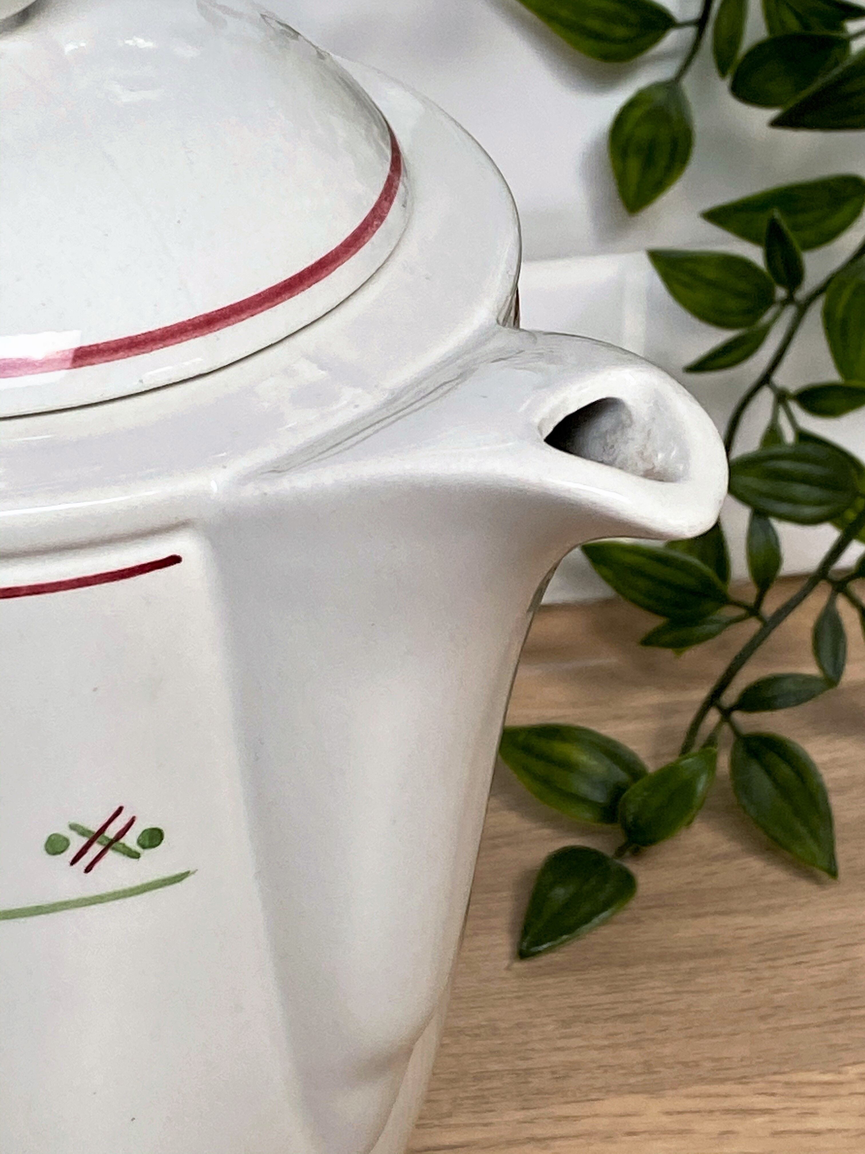 Cafetière en demi porcelaine de Luneville