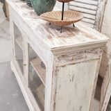 Buffe- vintage showcase