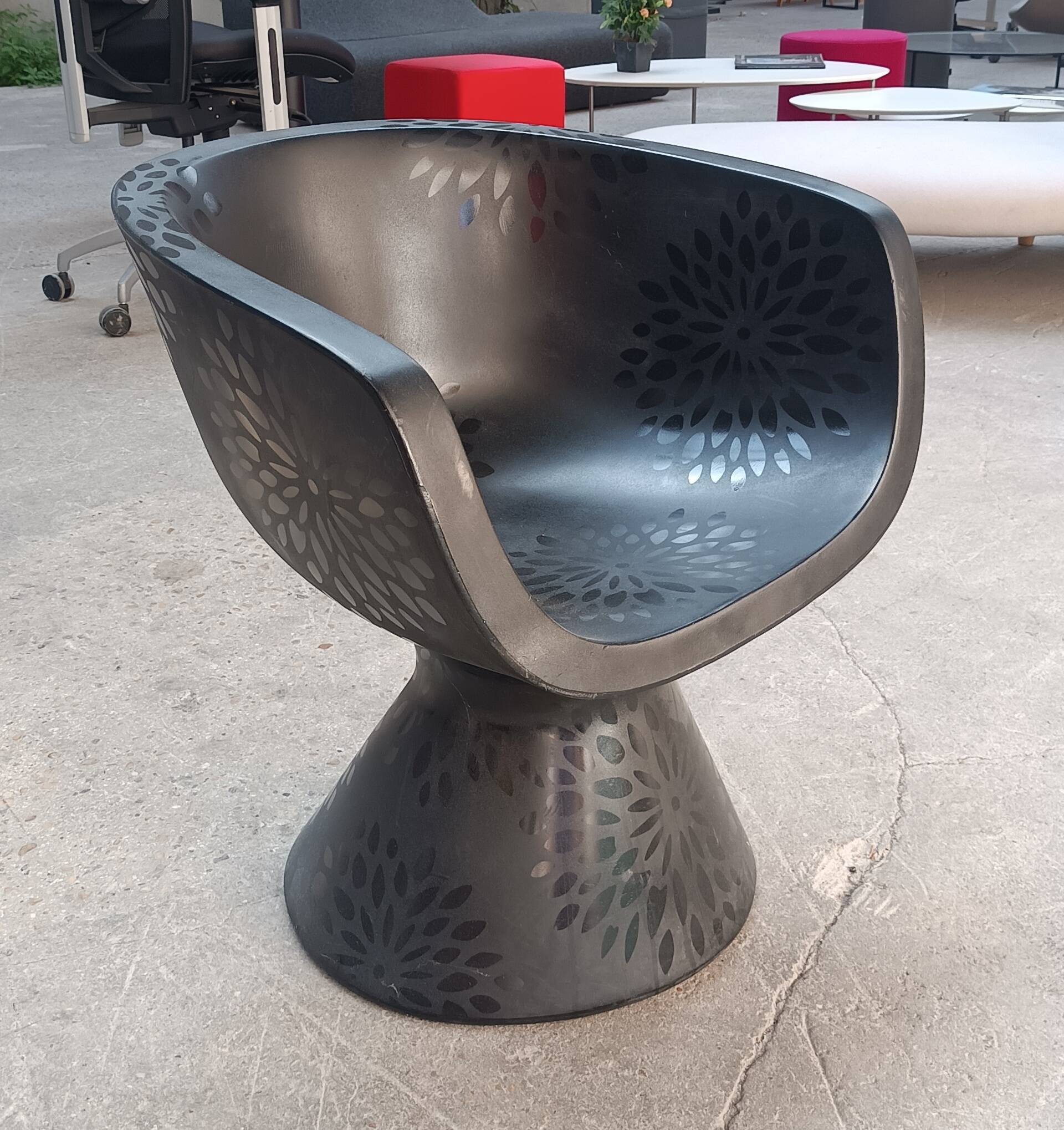 Zanotta dora black armchair