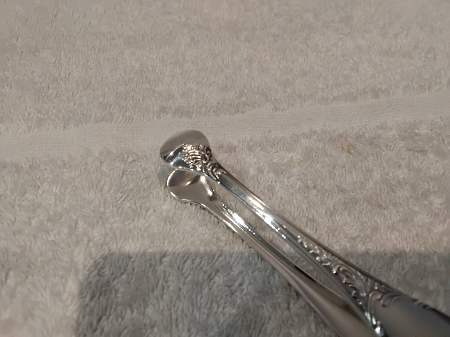 Small silver-plated sugar tongs by Christofle Marly, 11.3 cm
