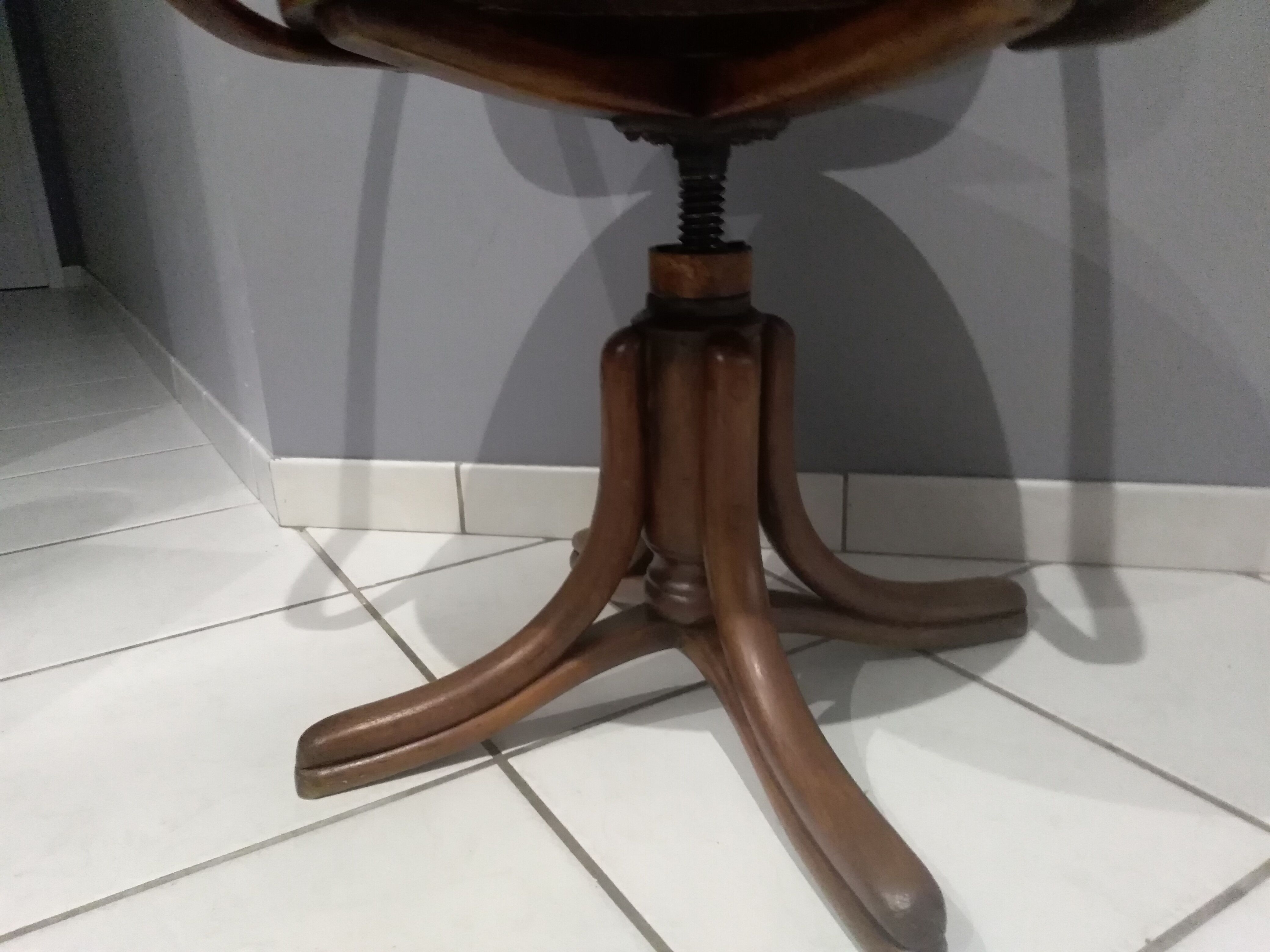 Fauteuil de bureau pivotant Thonet début XXeme