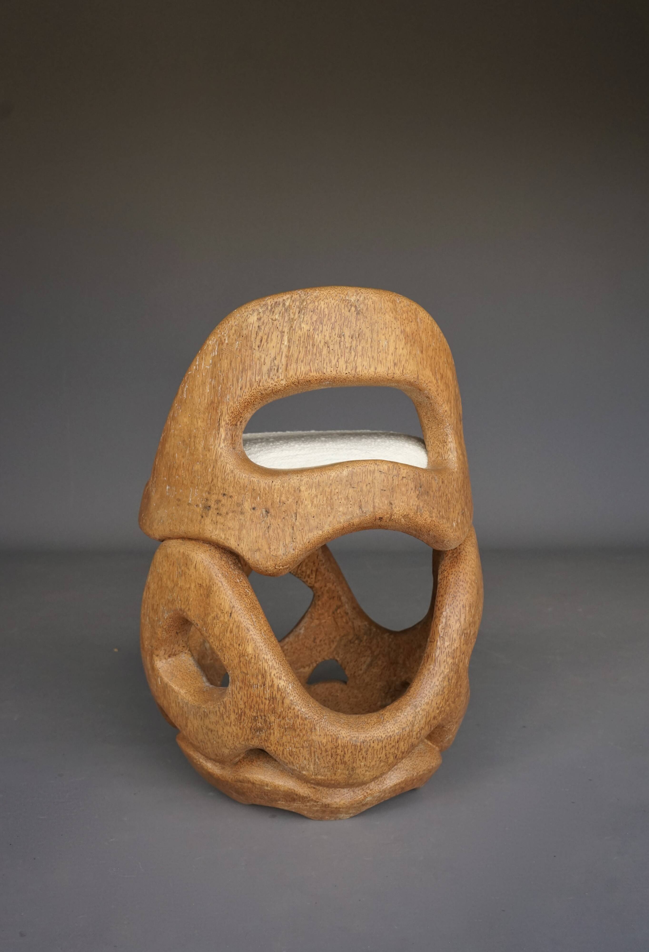 Chaise d'appoint en bois de palmier sculpté à la main, années 1970