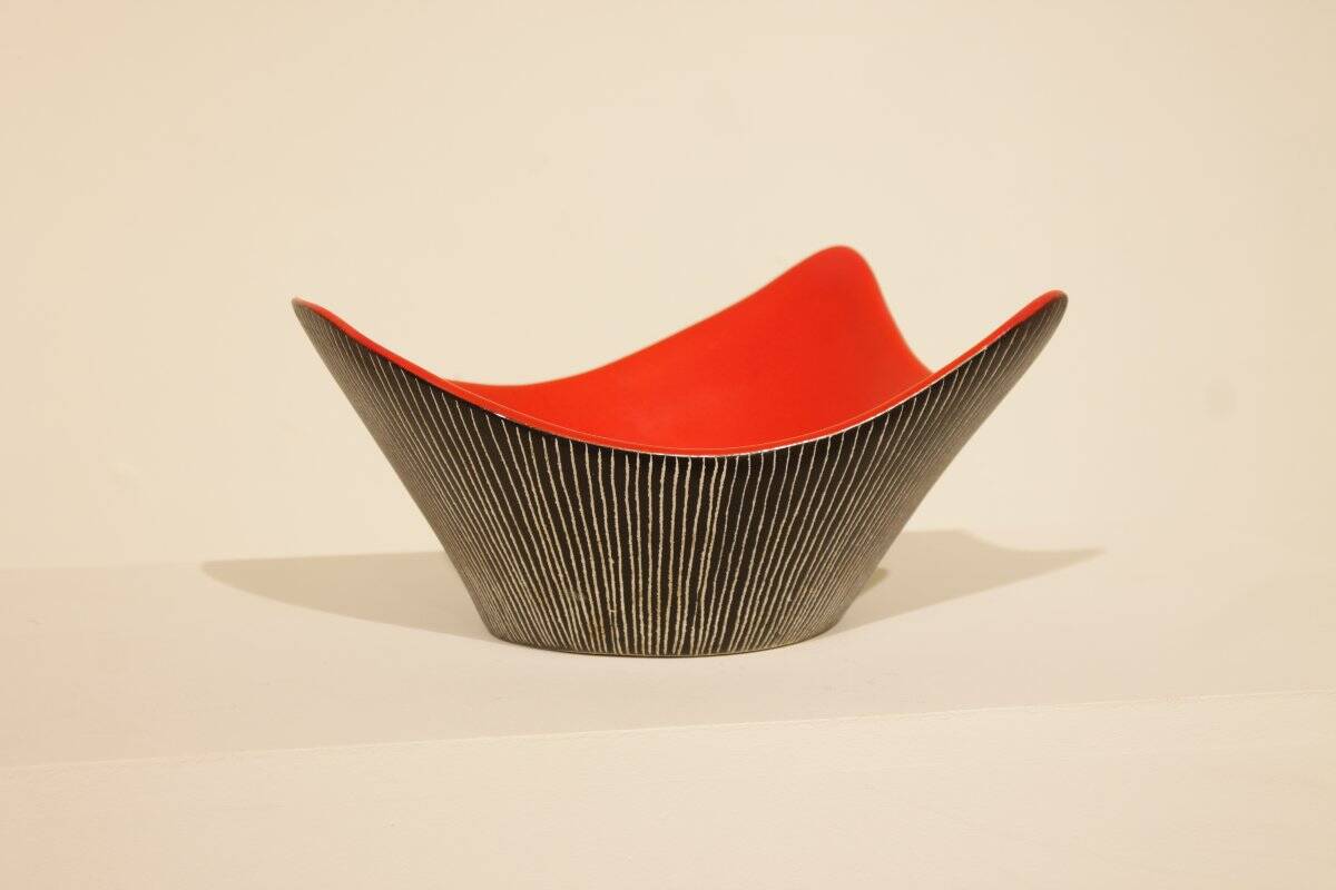 Large ceramic bowl by Jean de Lespinasse