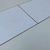 White dining table with a central tulip base, extendable to 100cm.