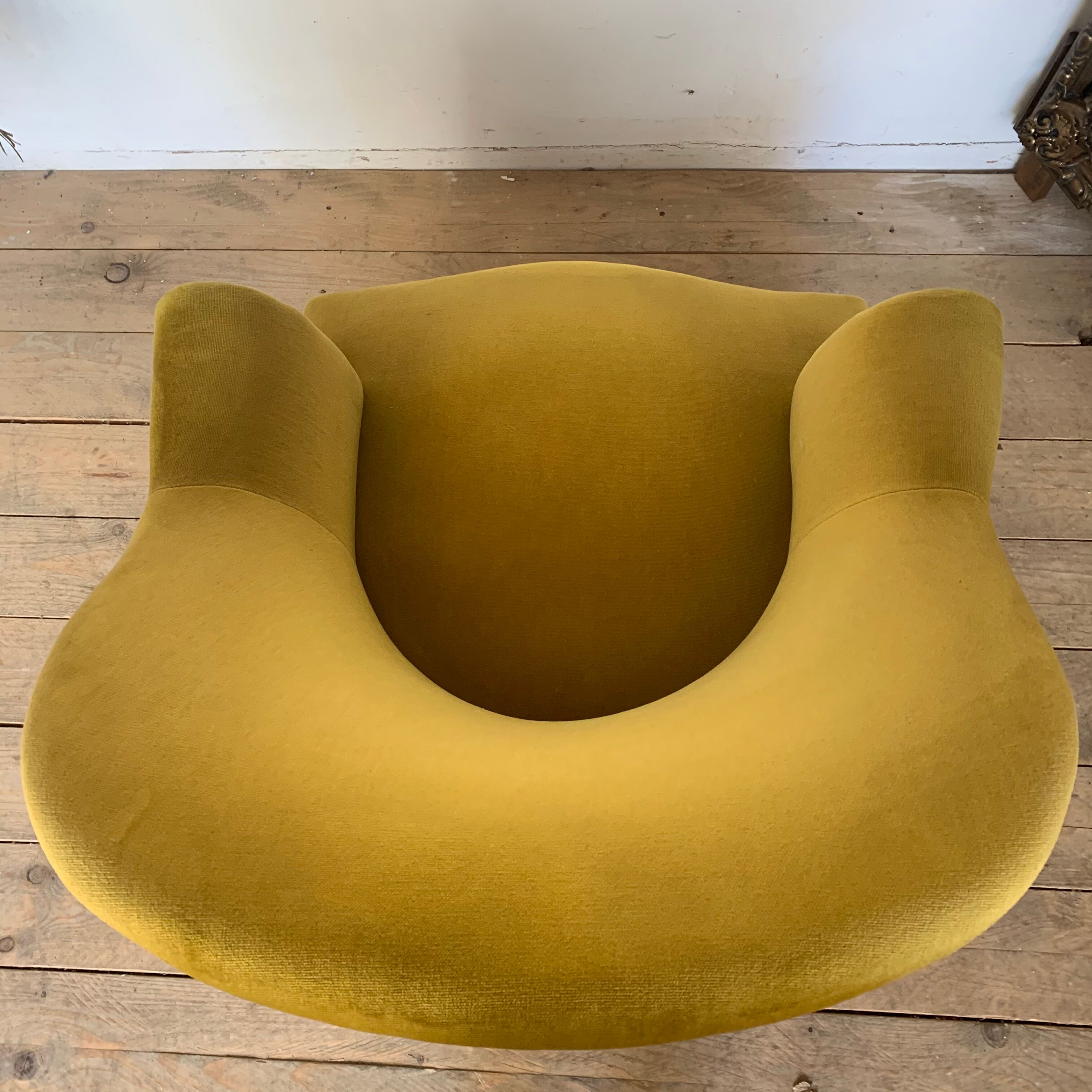 Yellow velvet toad chair