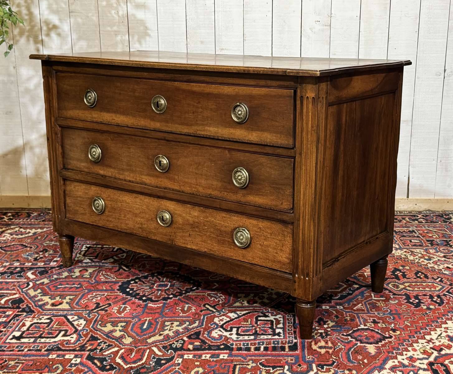 Louis XVI commode from the 18th century in walnut.