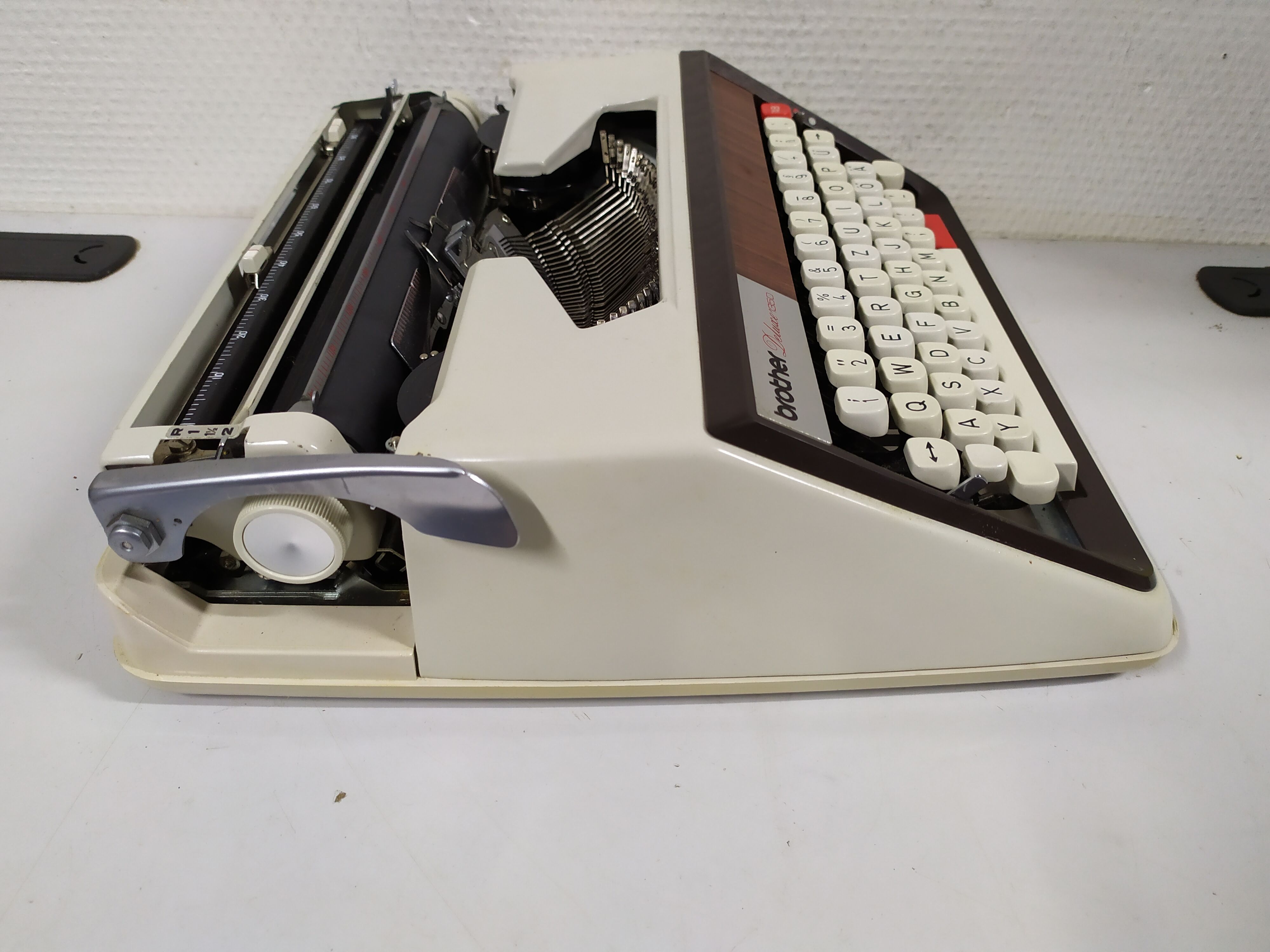 Typewriter Brother 1972 Deluxe 1350