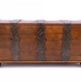 Grand coffre ancien, Europe occidentale, vers 1870