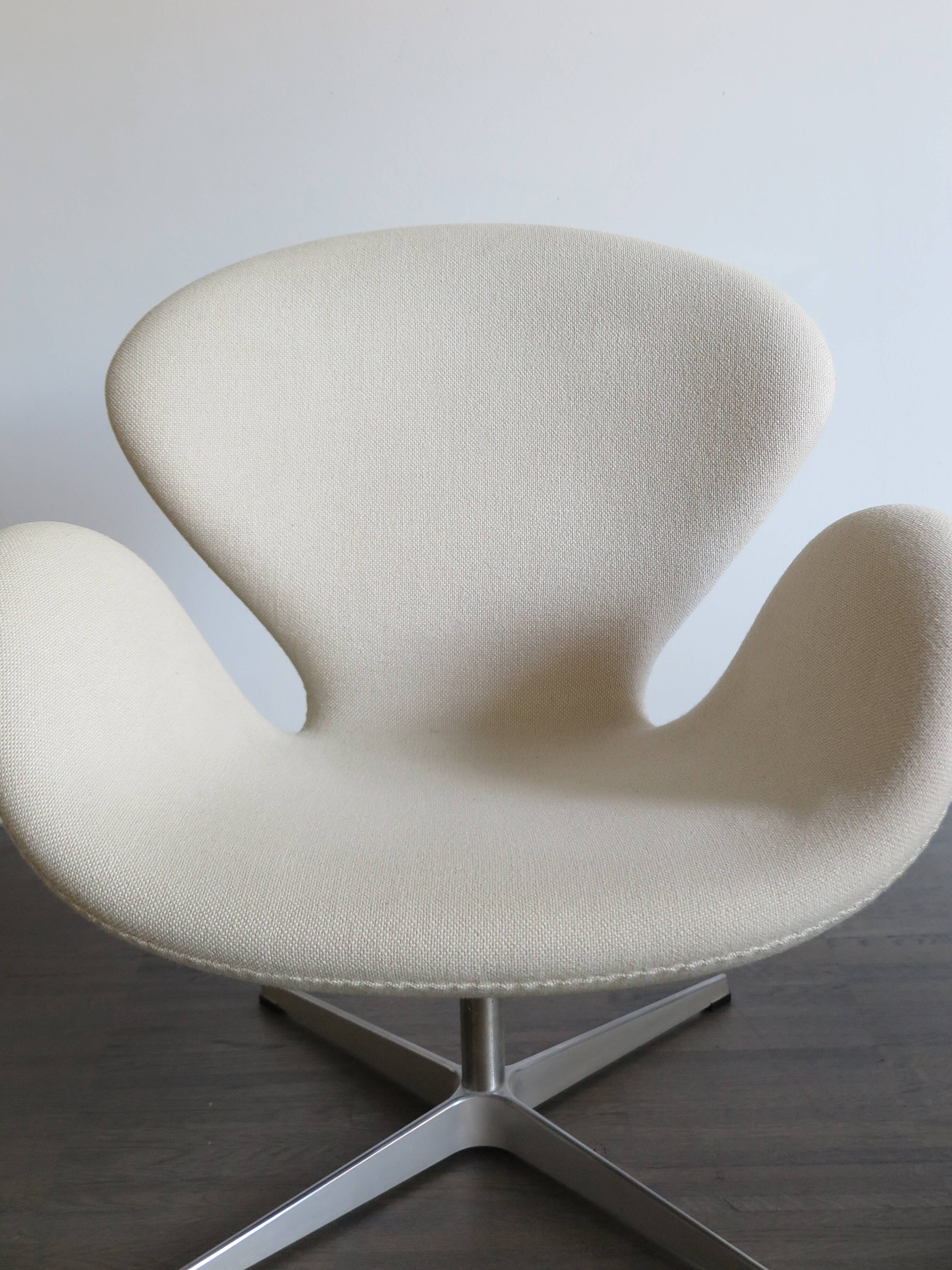 Swan armchairs design Arne Jacobsen for Fritz Hansen, 1960s