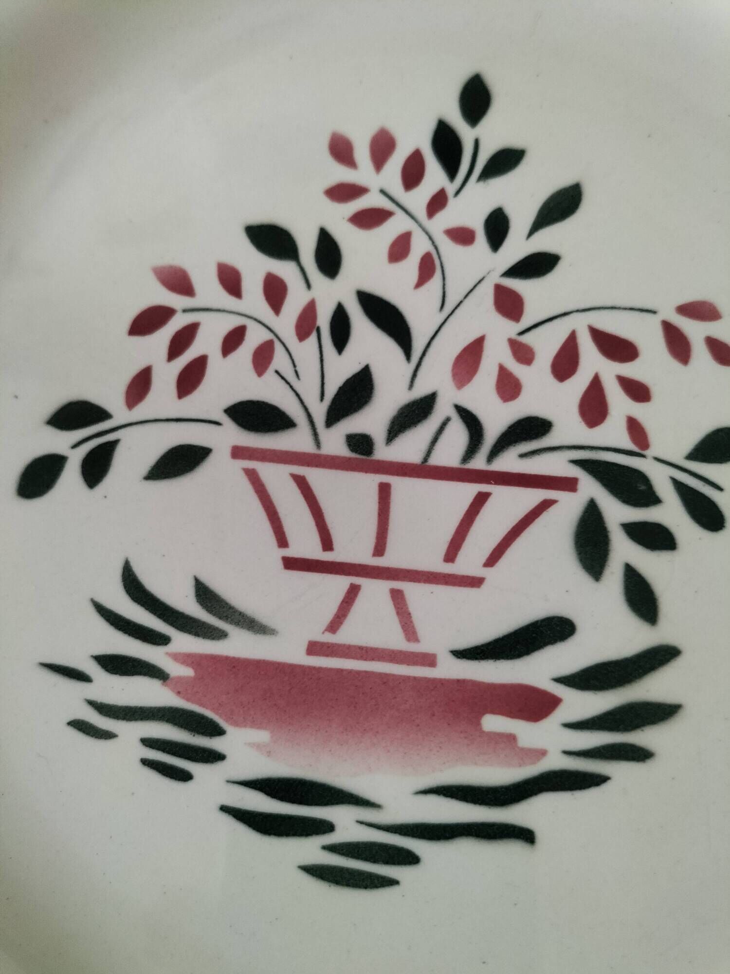 Mix of 10 ironstone plates, HBCM Agnès decoration - St Amand decoration 2070