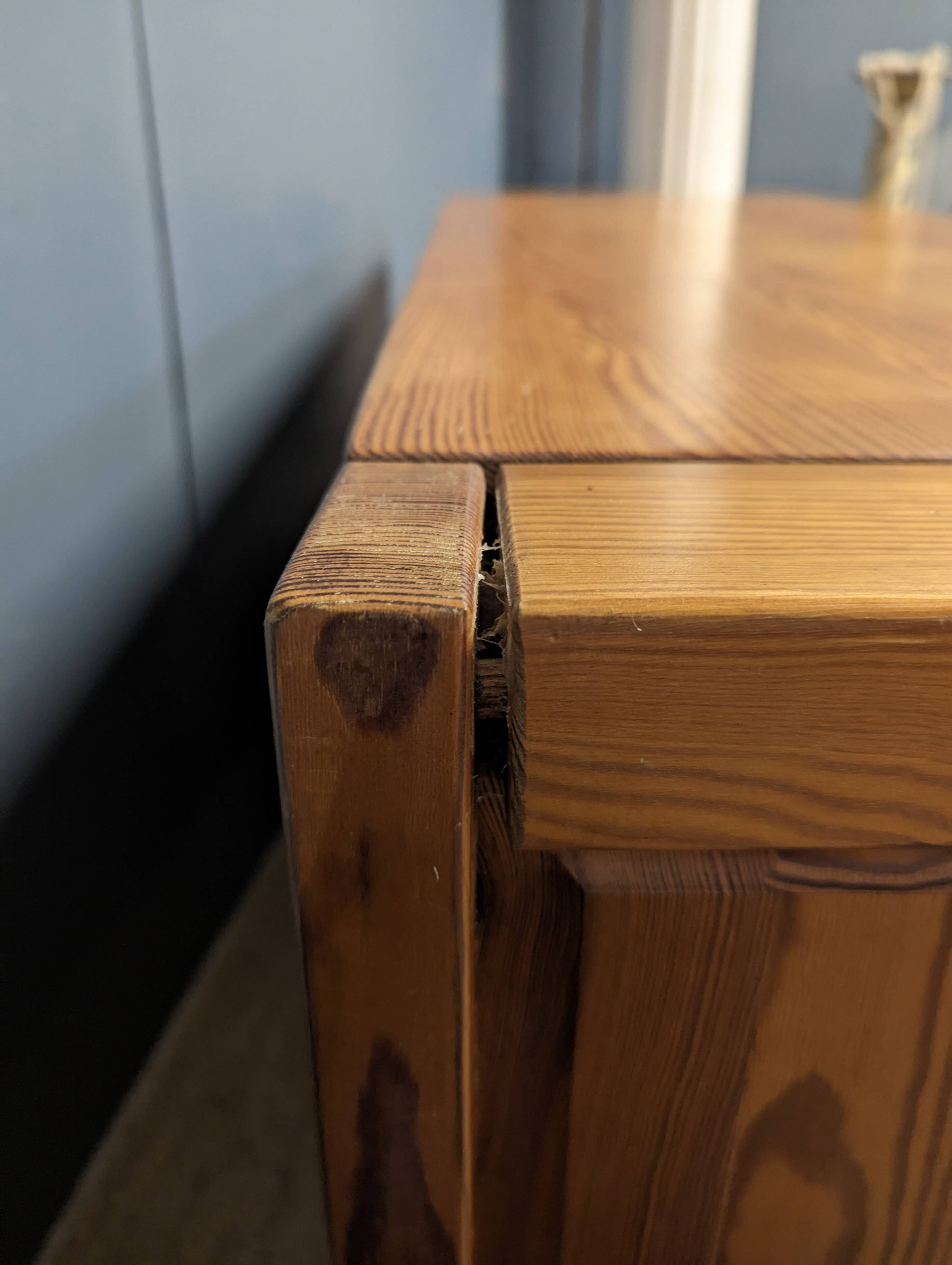 Low pine buffet
