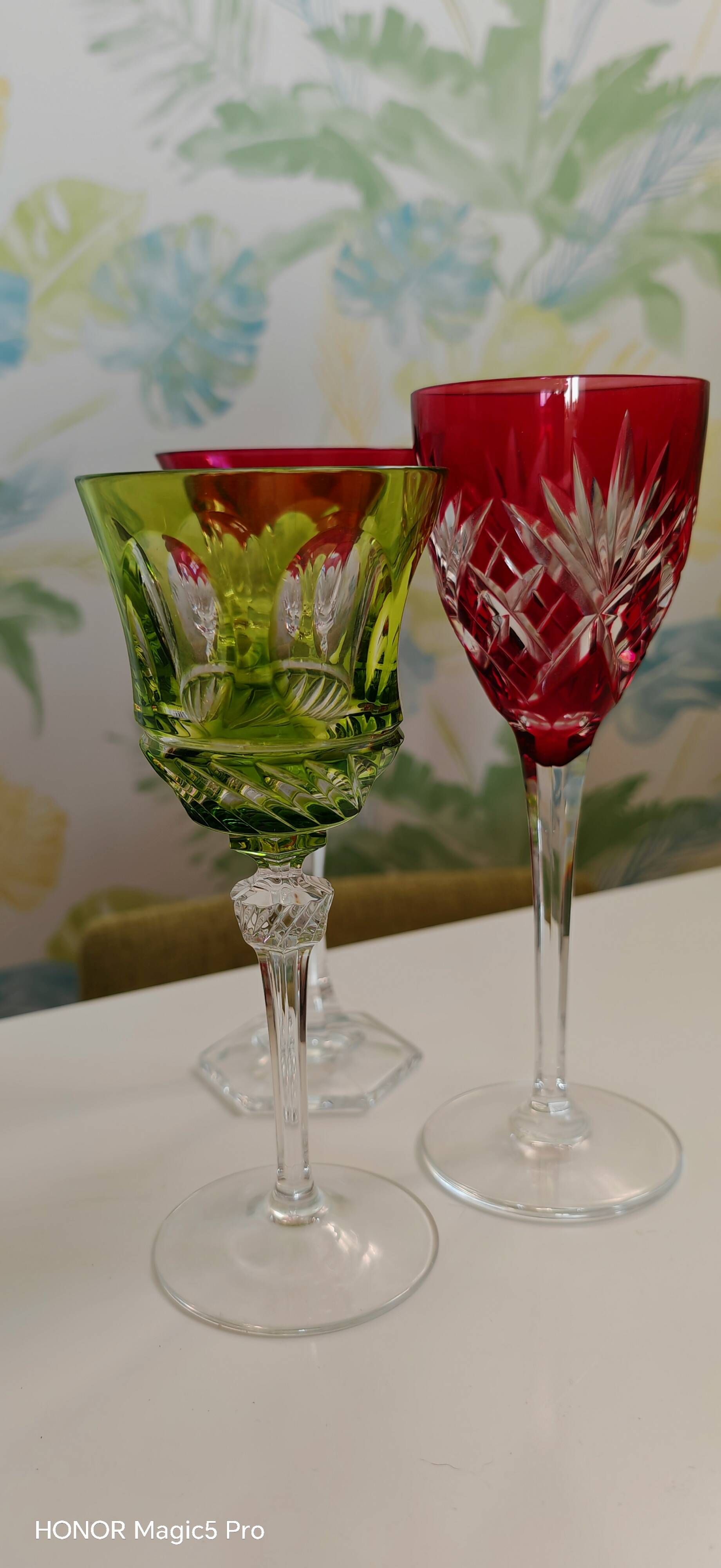 Verres: 1 Saint Louis, 1 Baccarat and 1 Bohème.
