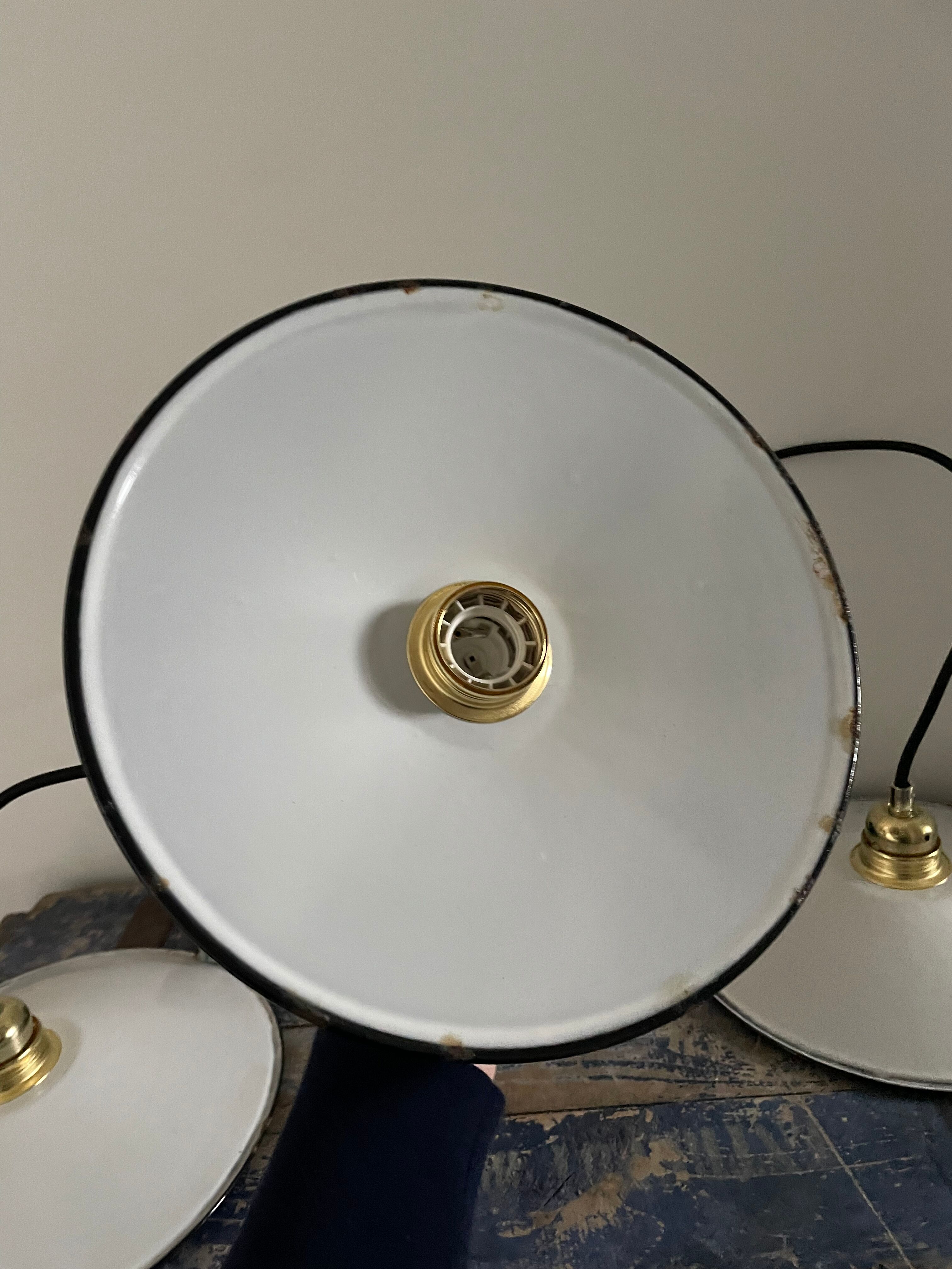 Set of three new electrified white enamelled sheet suspensions