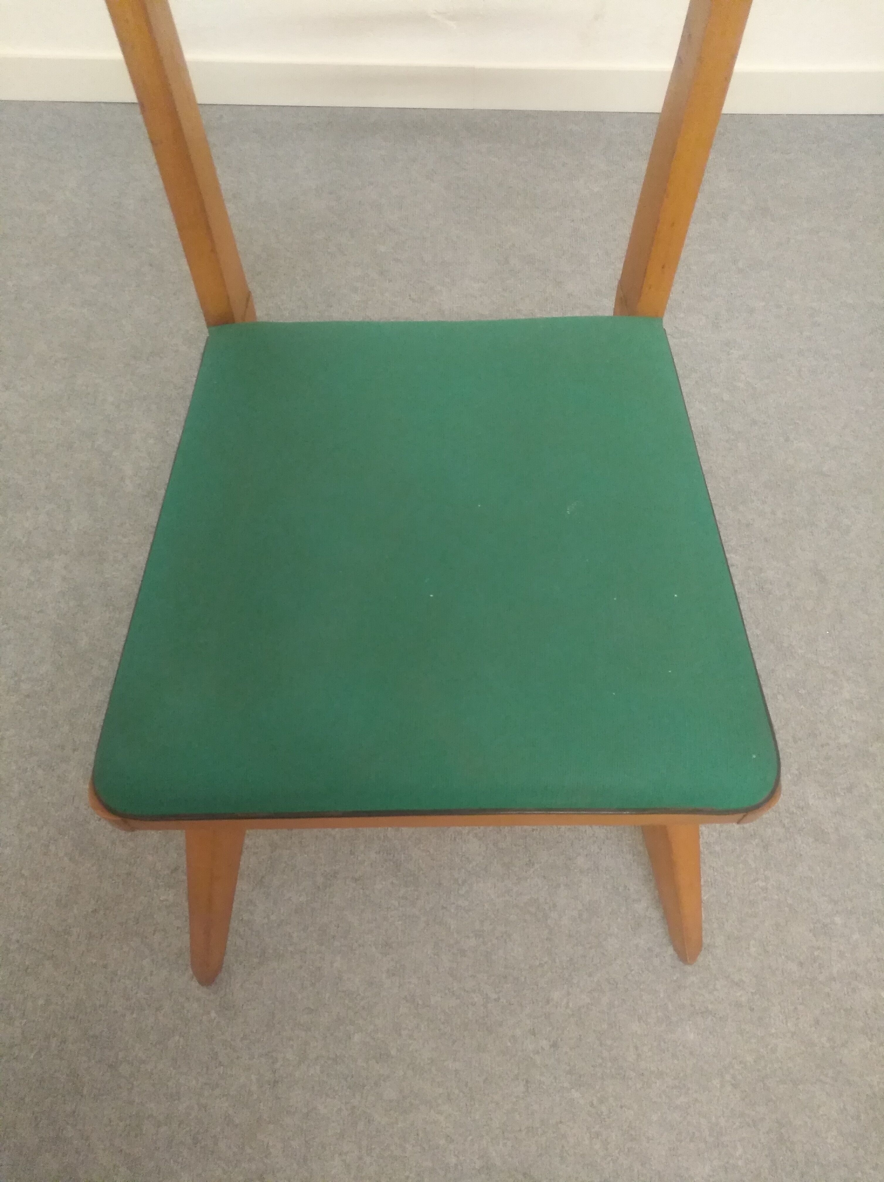 Suite de 4 chaises des années 50
